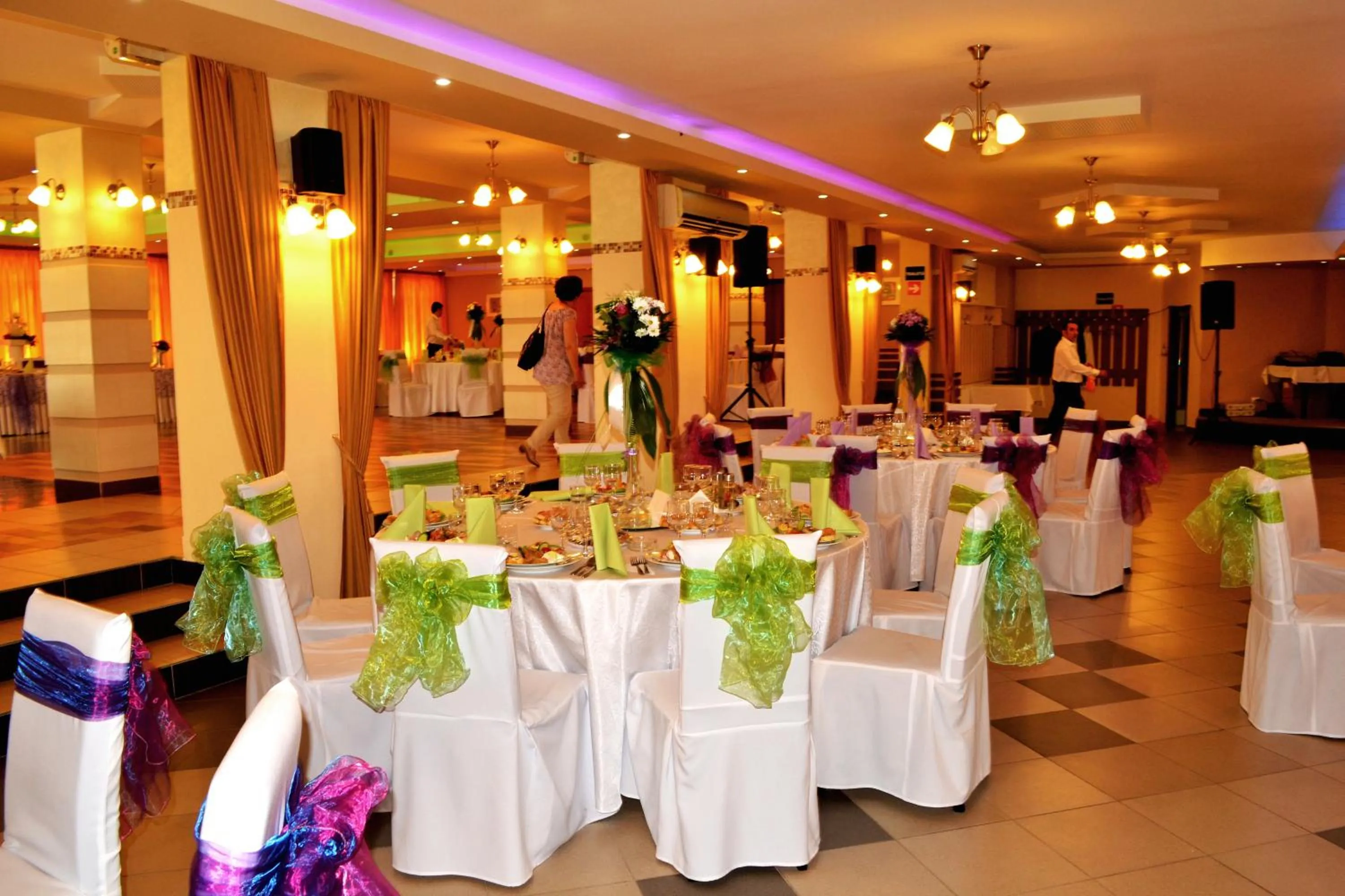 Restaurant/places to eat in Hotel Seneca