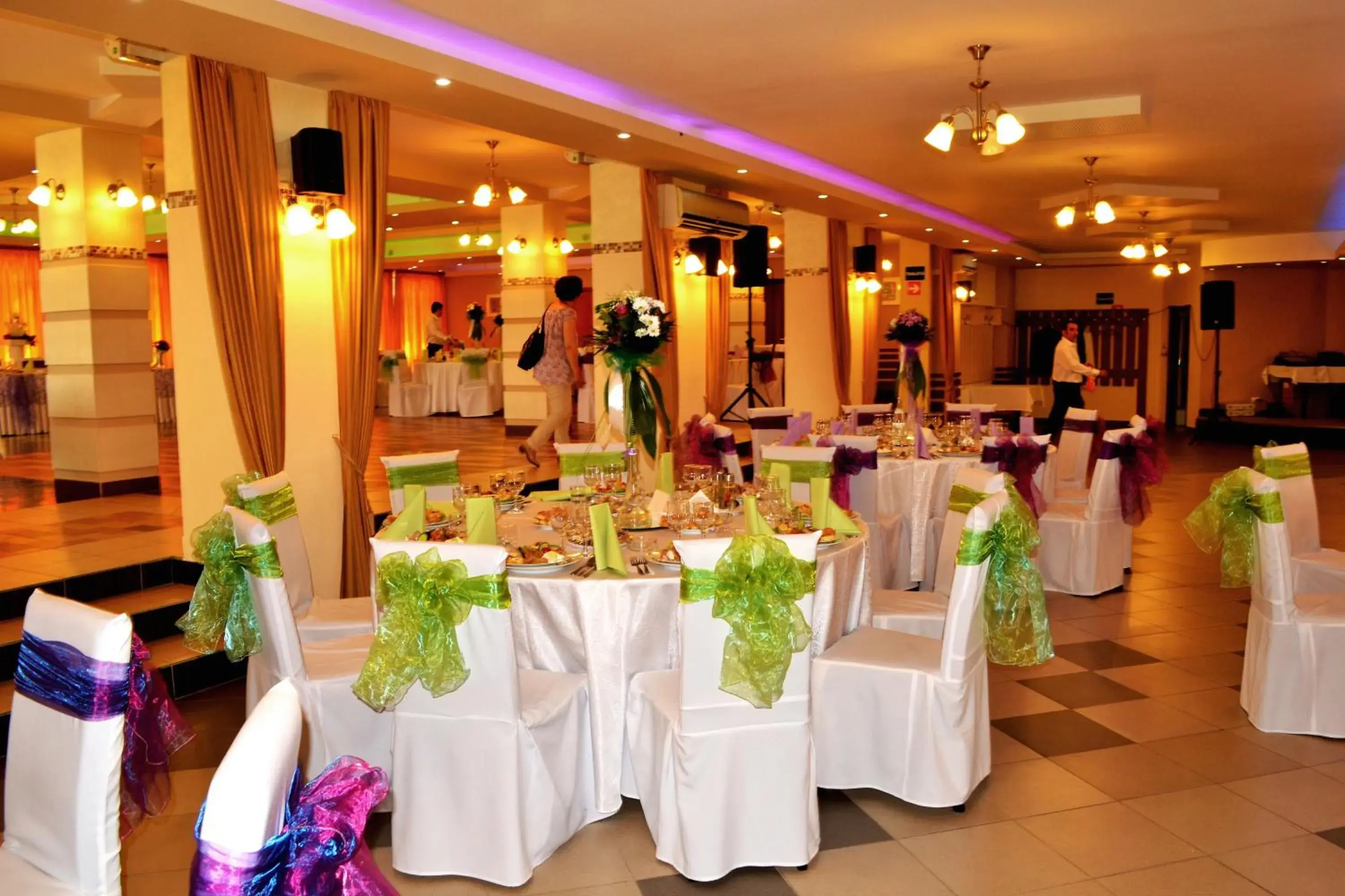 Restaurant/places to eat, Banquet Facilities in Hotel Seneca