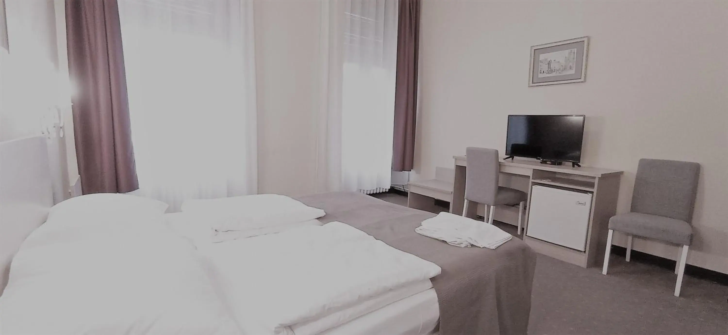 Bedroom, TV/Entertainment Center in Hotel Vojvodina