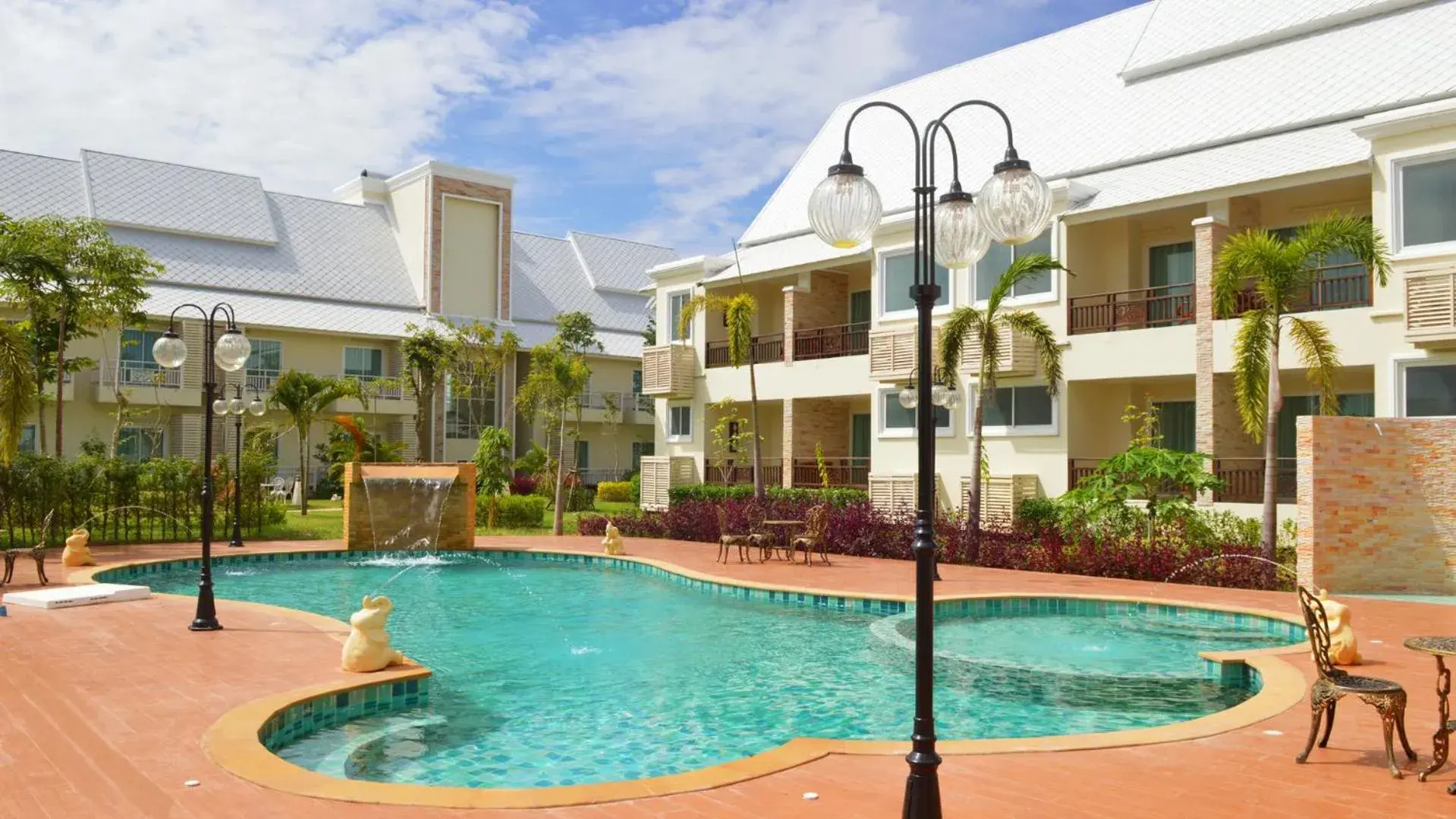 Swimming Pool in Nantrungjai Boutique Hotel