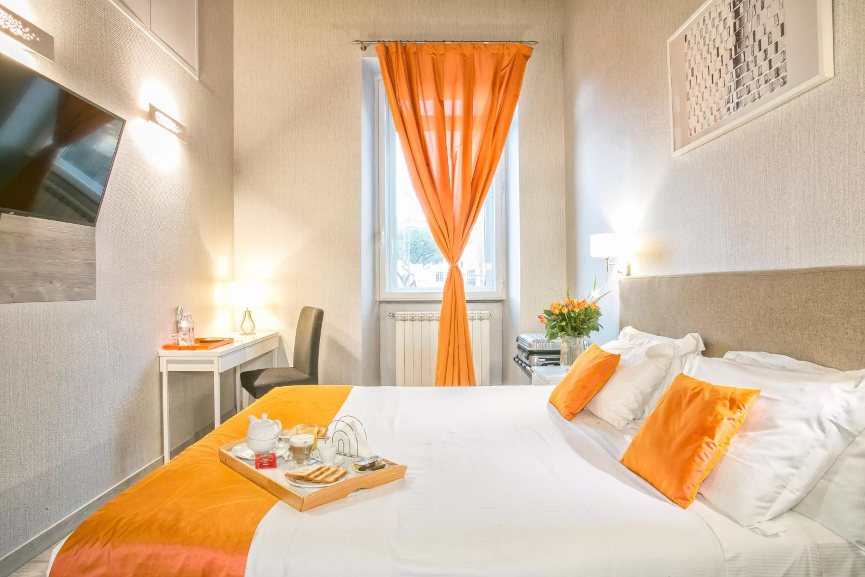 Bedroom, Bed in History Suite