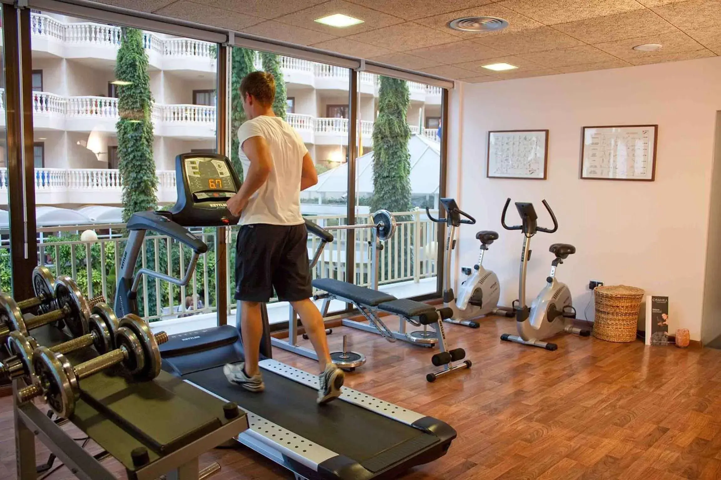People, Fitness Center/Facilities in Hotel Servigroup Papa Luna