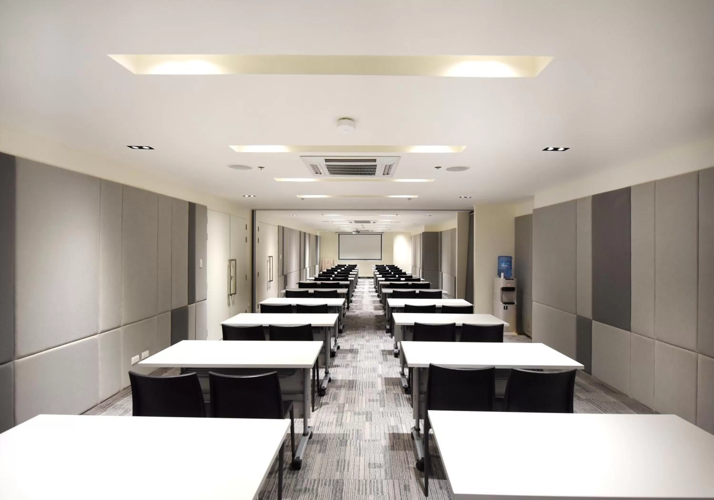 Meeting/conference room in Hop Inn Hotel Tomas Morato Quezon City