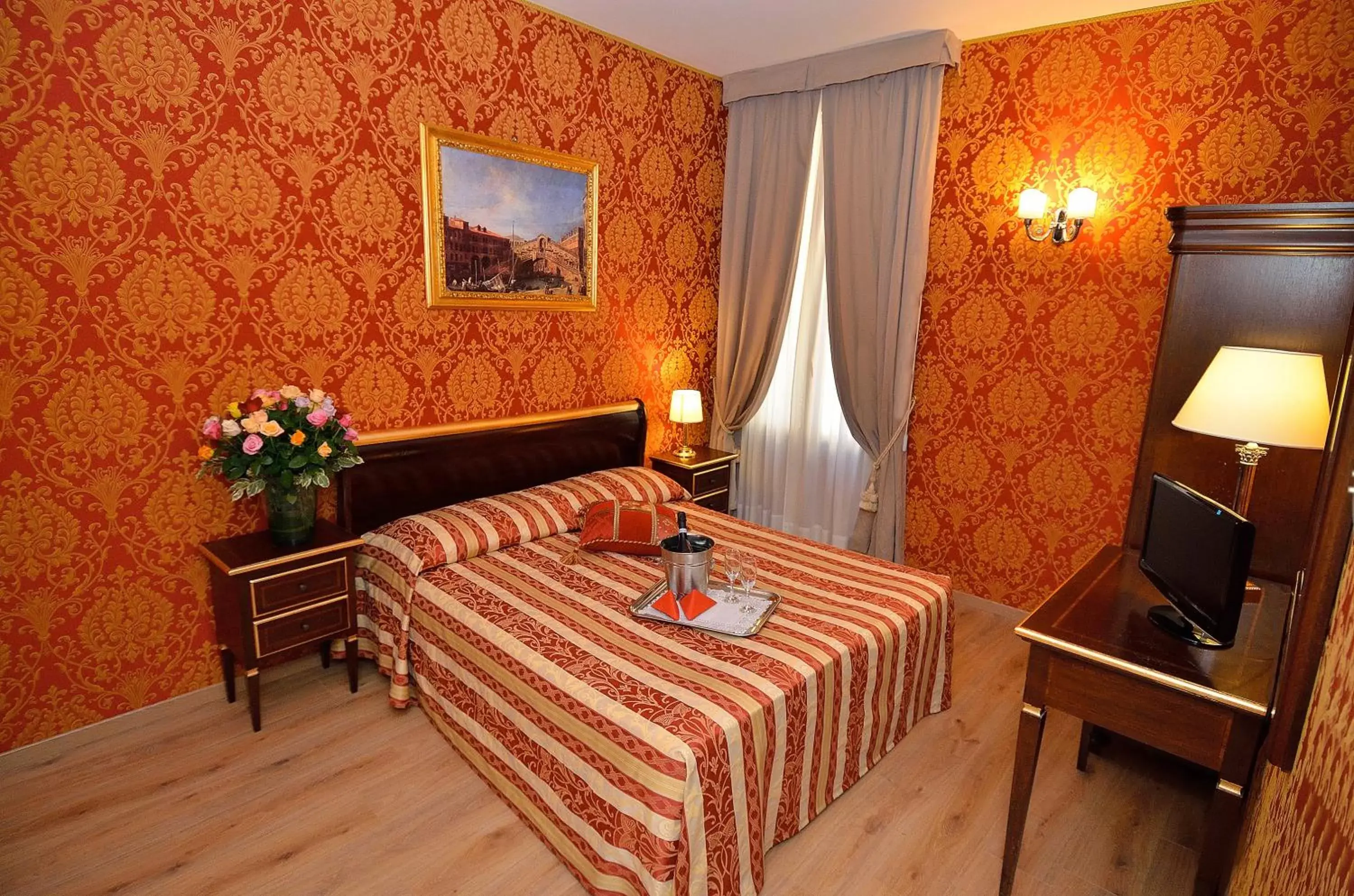 Photo of the whole room, Bed in Residenza Goldoni