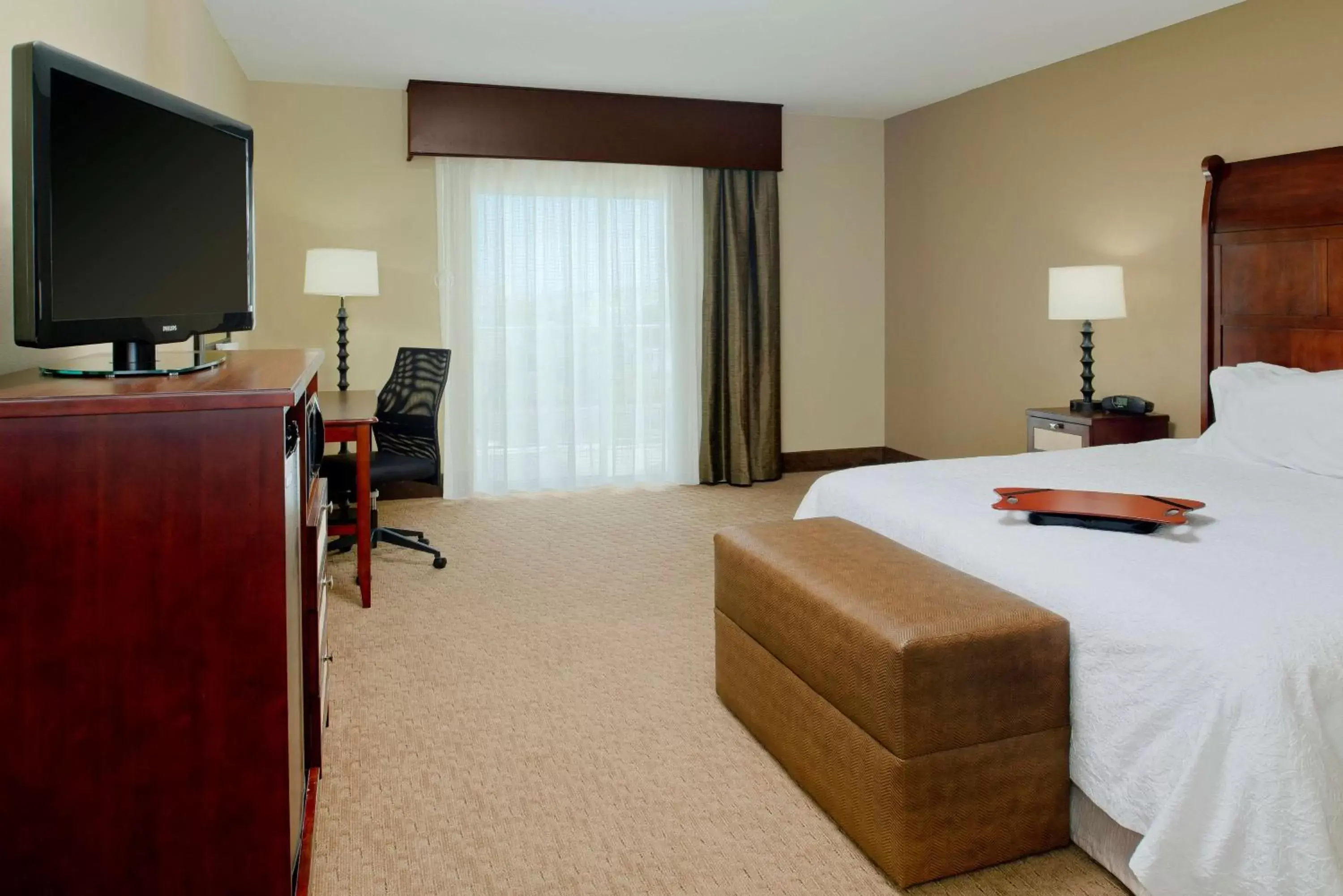 Bed, TV/Entertainment Center in Hampton Inn & Suites Ocean City