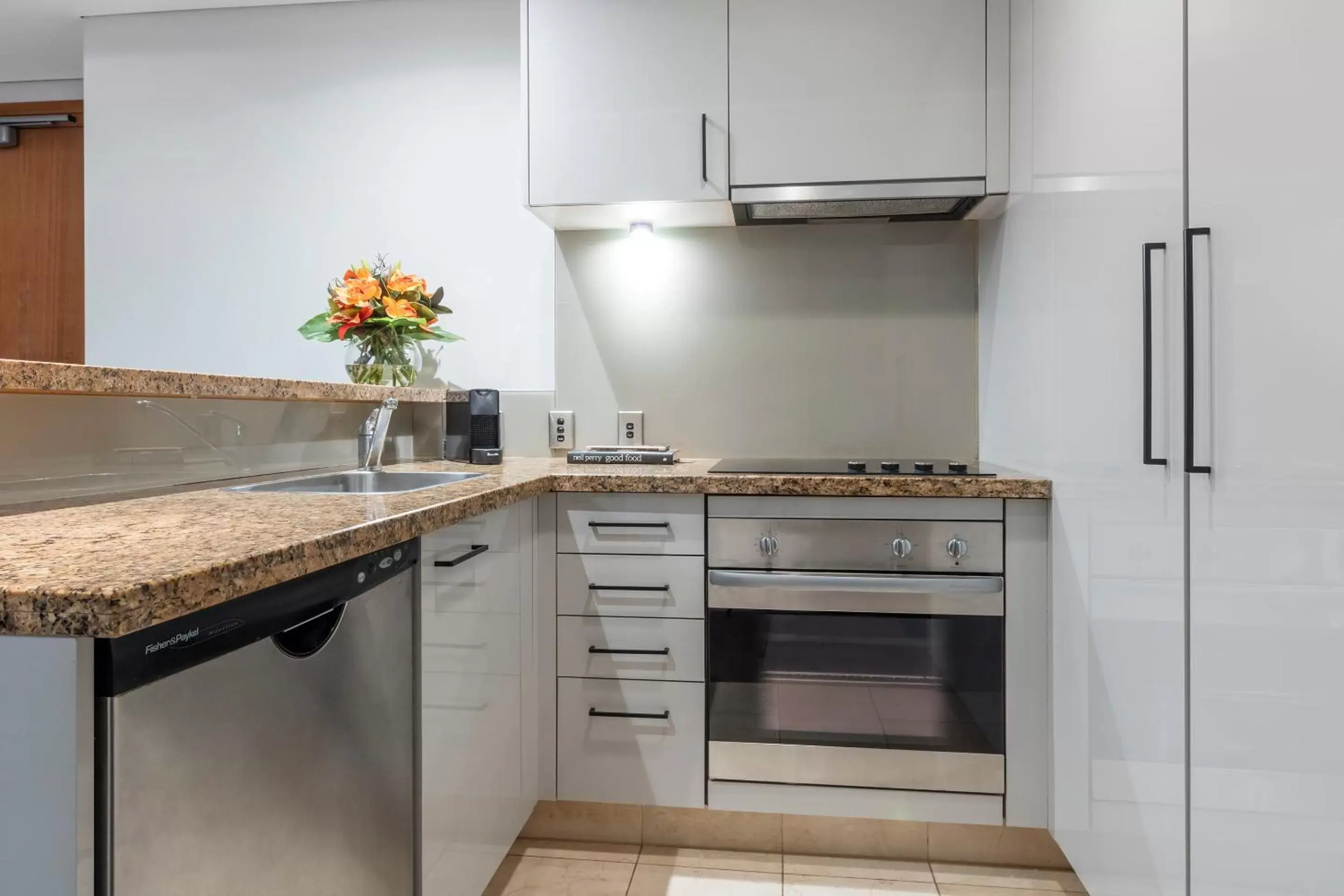 Kitchen or kitchenette, Kitchen/Kitchenette in Avani Metropolis Auckland Residences