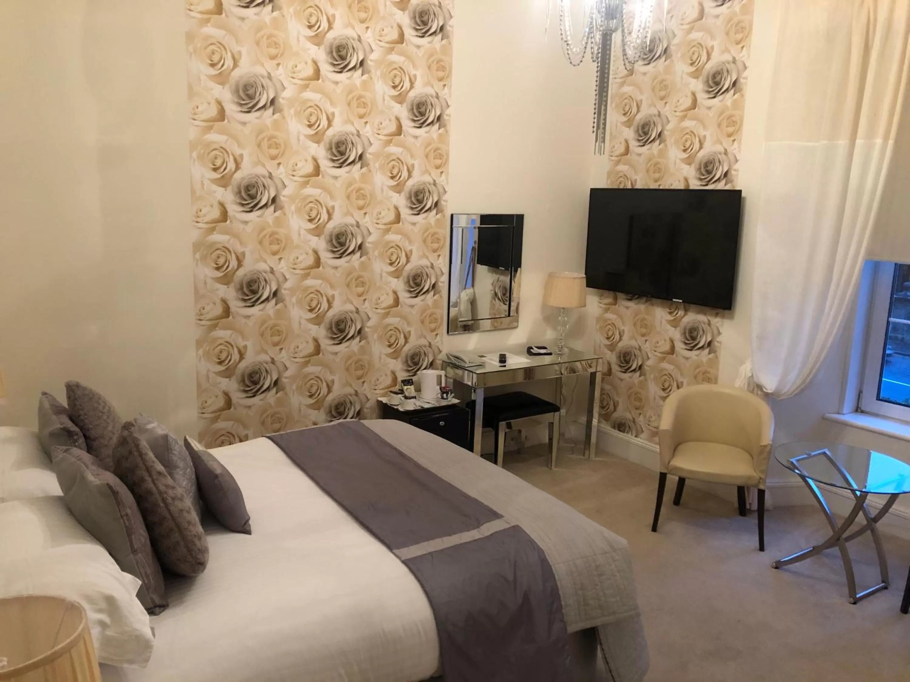 Bed in Avonbridge Hotel