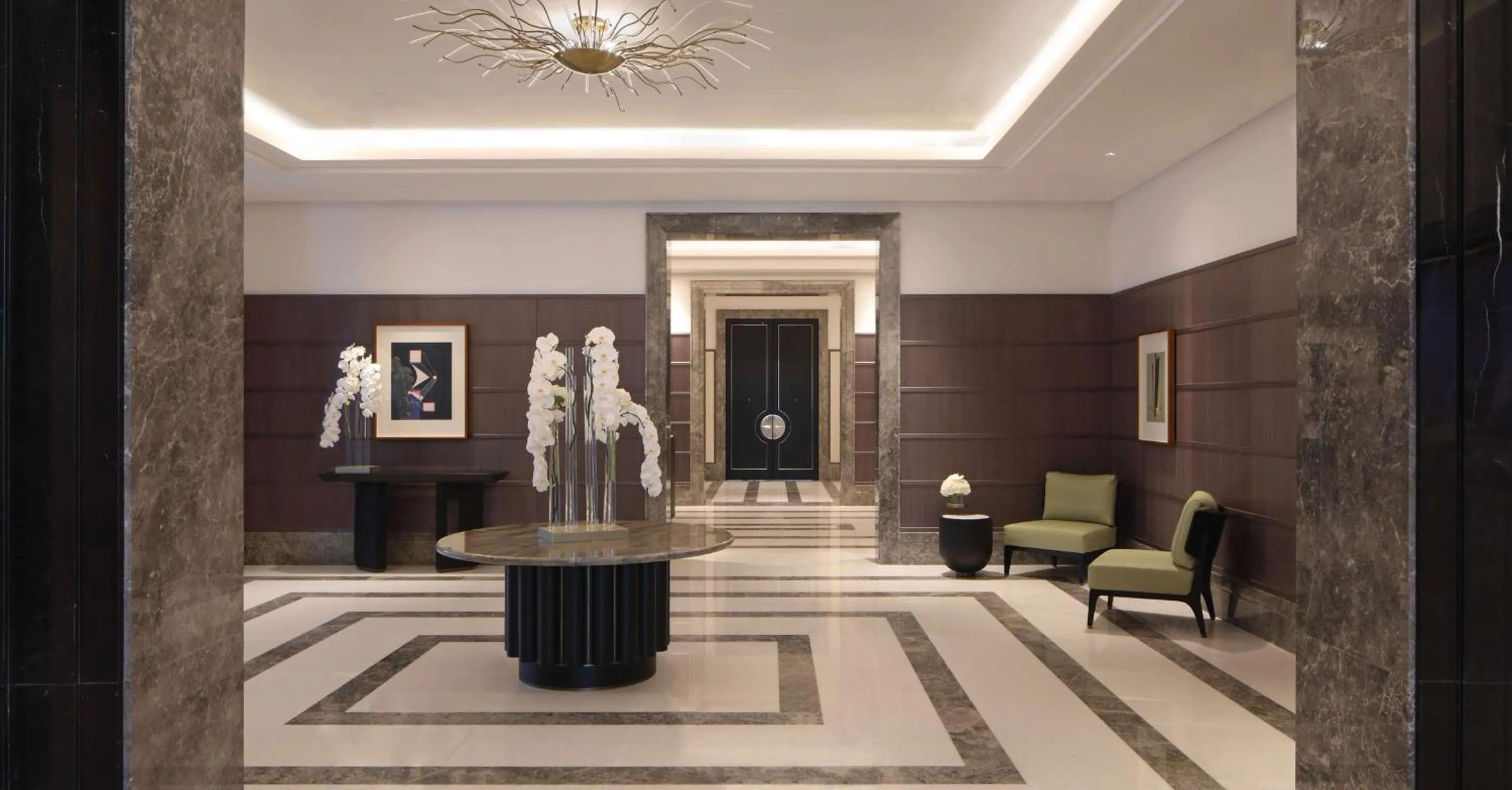 Lobby or reception in Waldorf Astoria Doha West Bay
