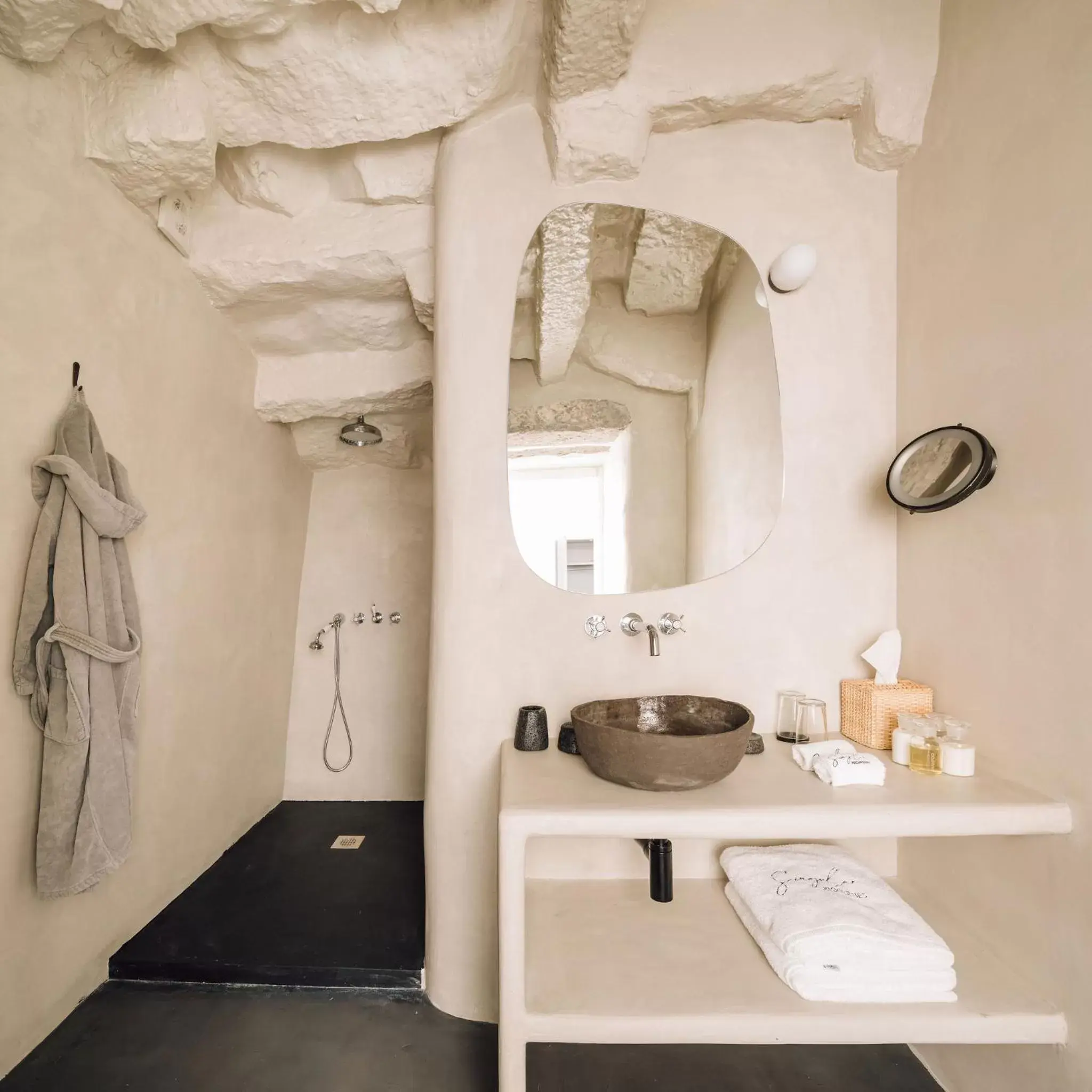 Bathroom in White Exclusive Suites & Villas