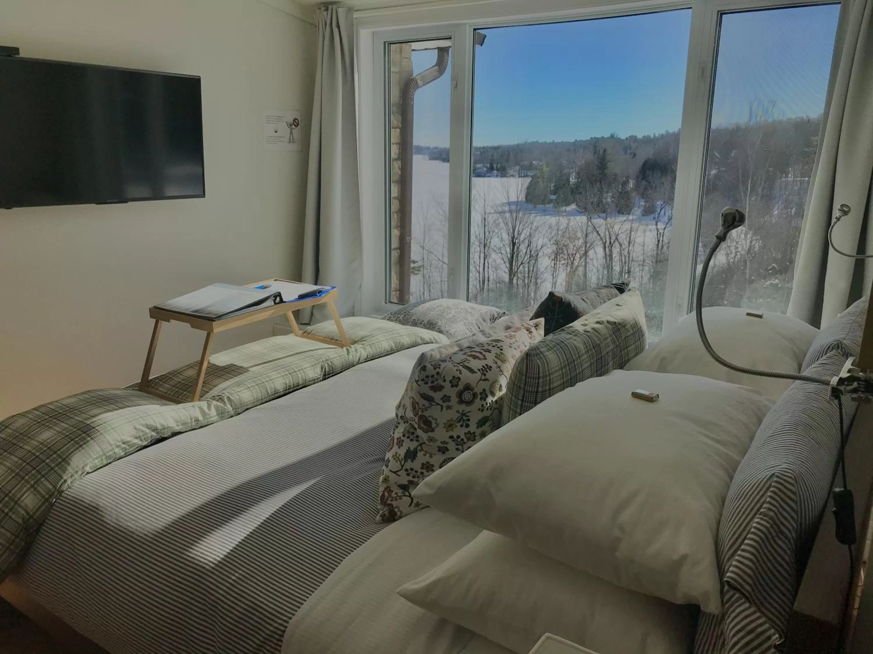 Day, Bed in Auberge Tom B&B