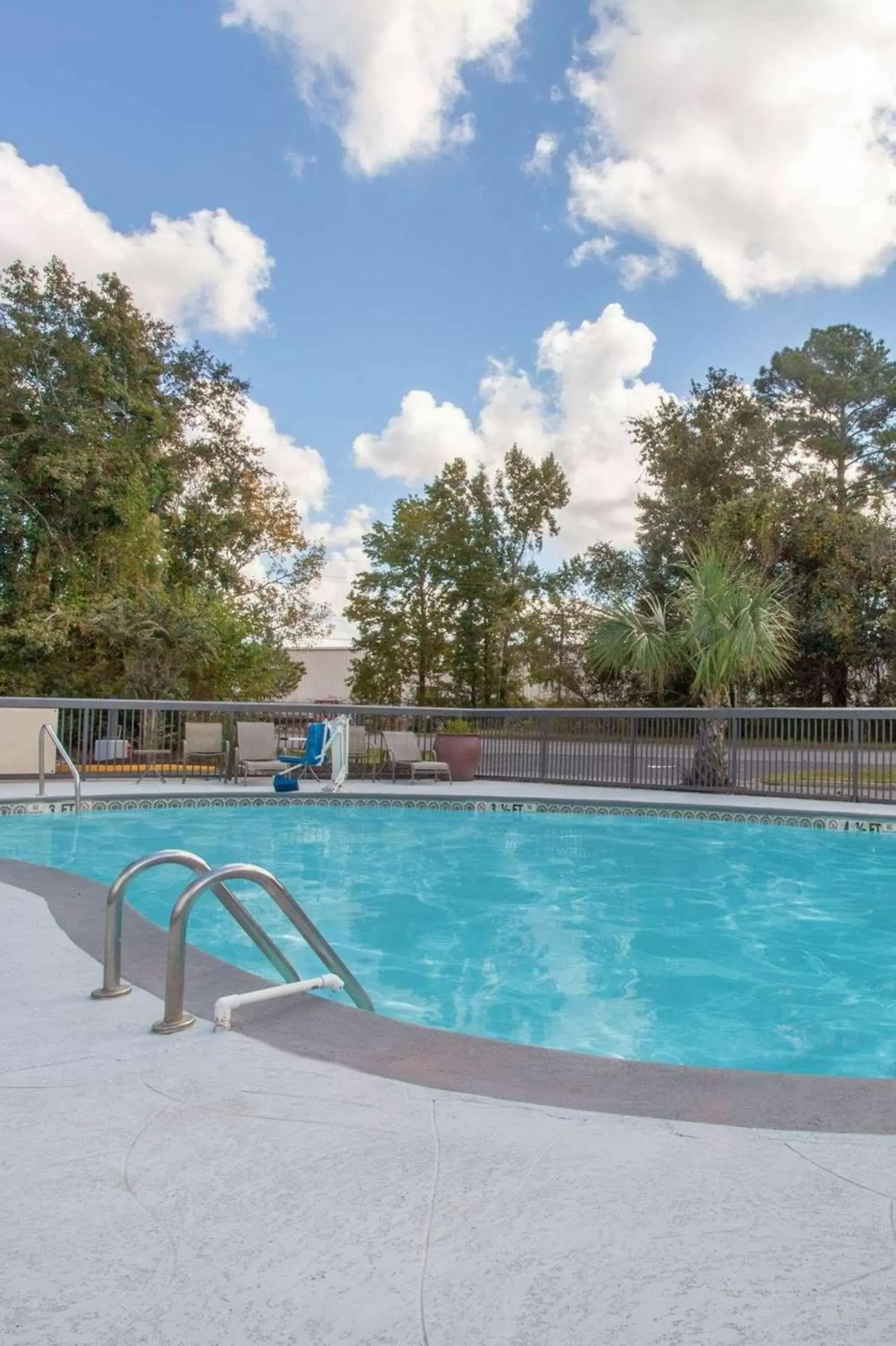 Swimming Pool in Wingate by Wyndham Charleston Coliseum
