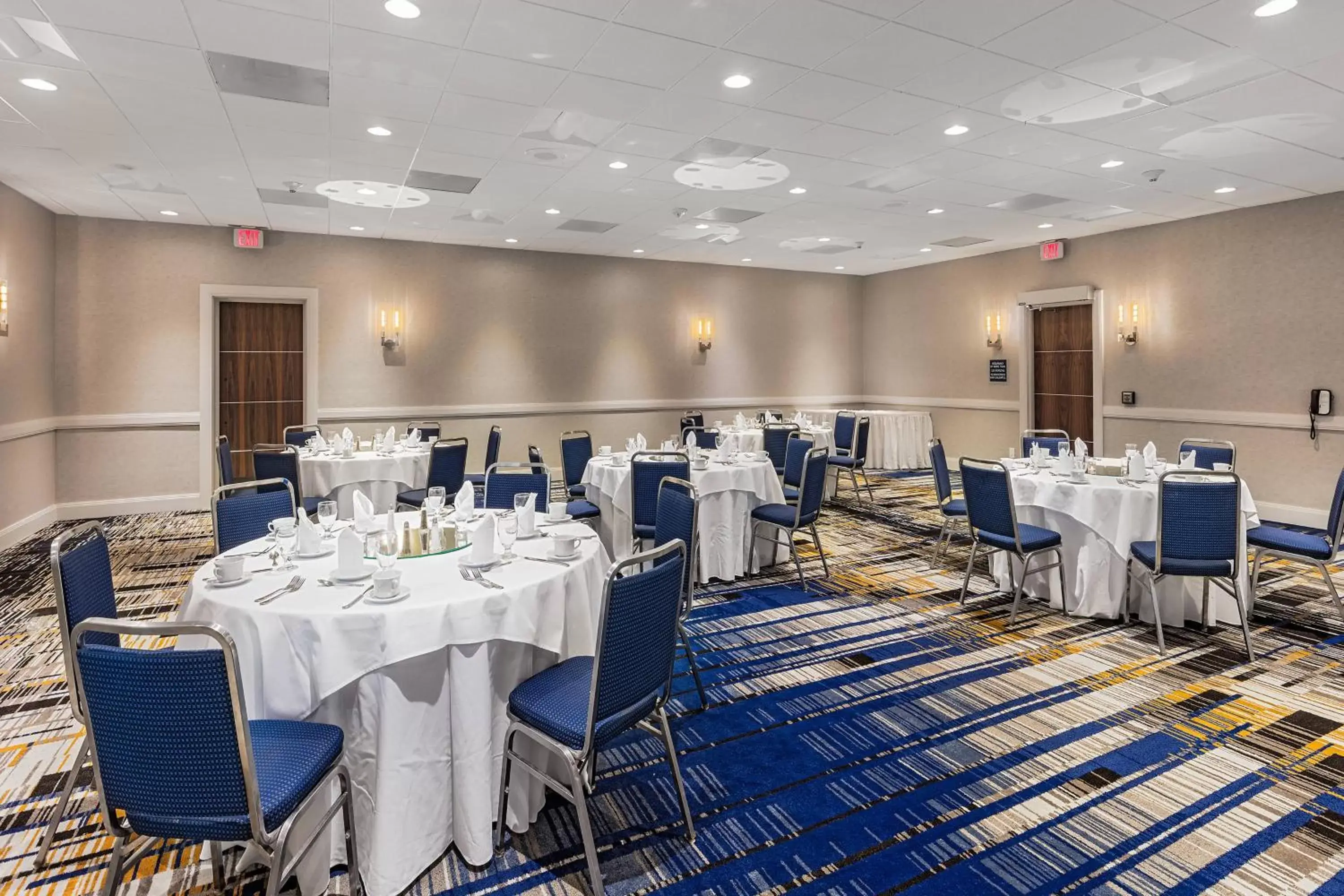 Meeting/conference room, Restaurant/Places to Eat in Four Points by Sheraton Los Angeles Westside