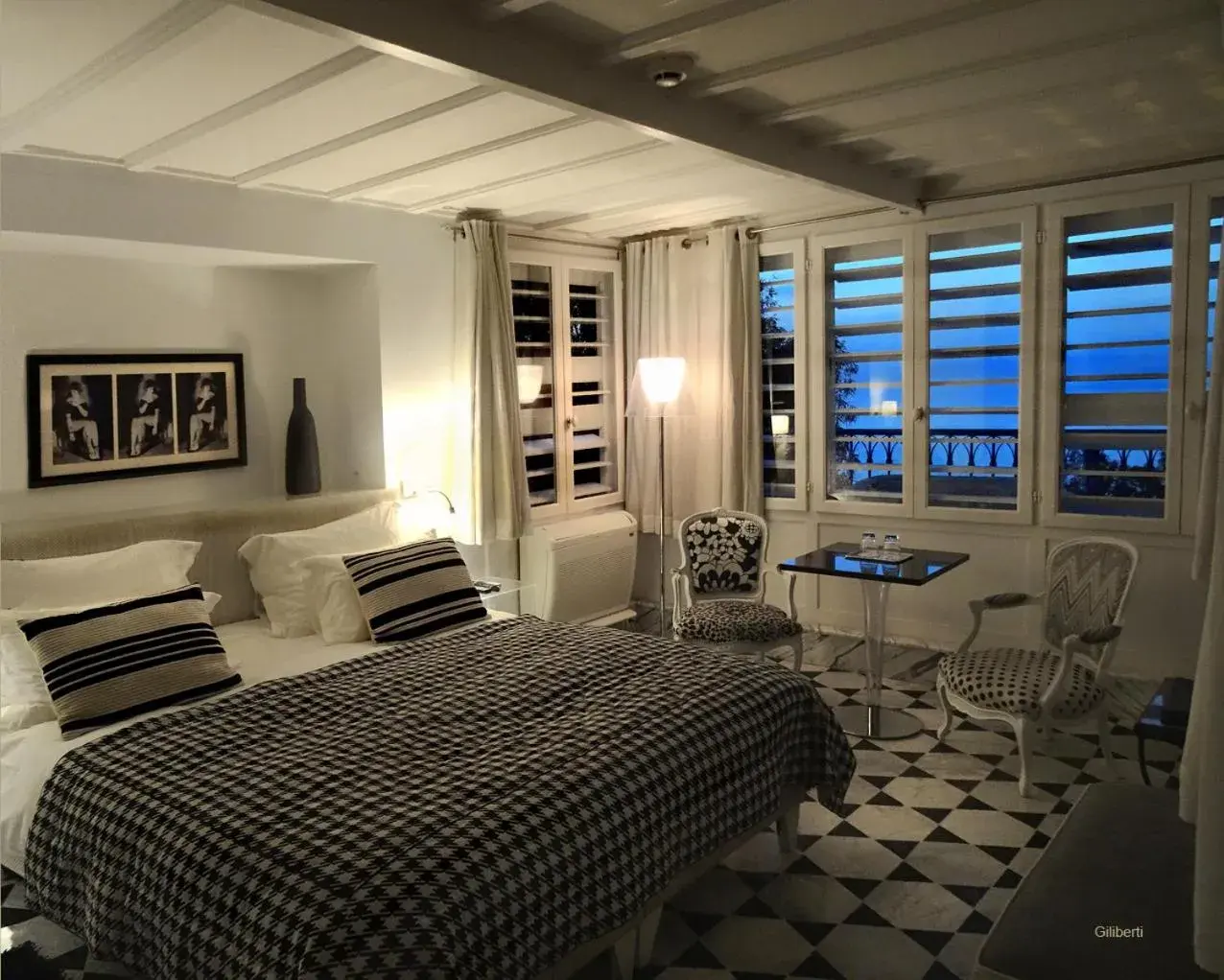 Bedroom, Bed in La Villa Bleue