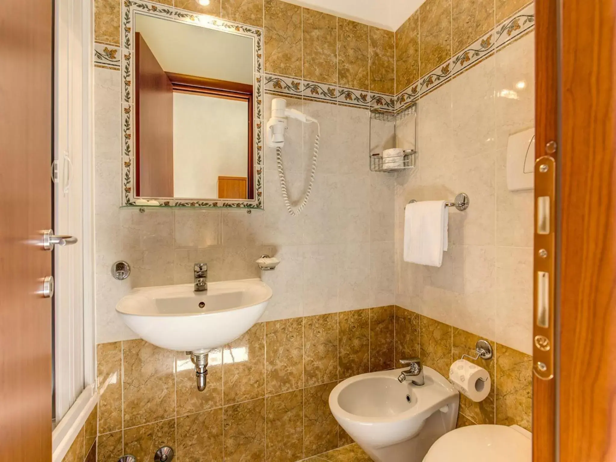 Bathroom in Hotel Centro Cavour Roma
