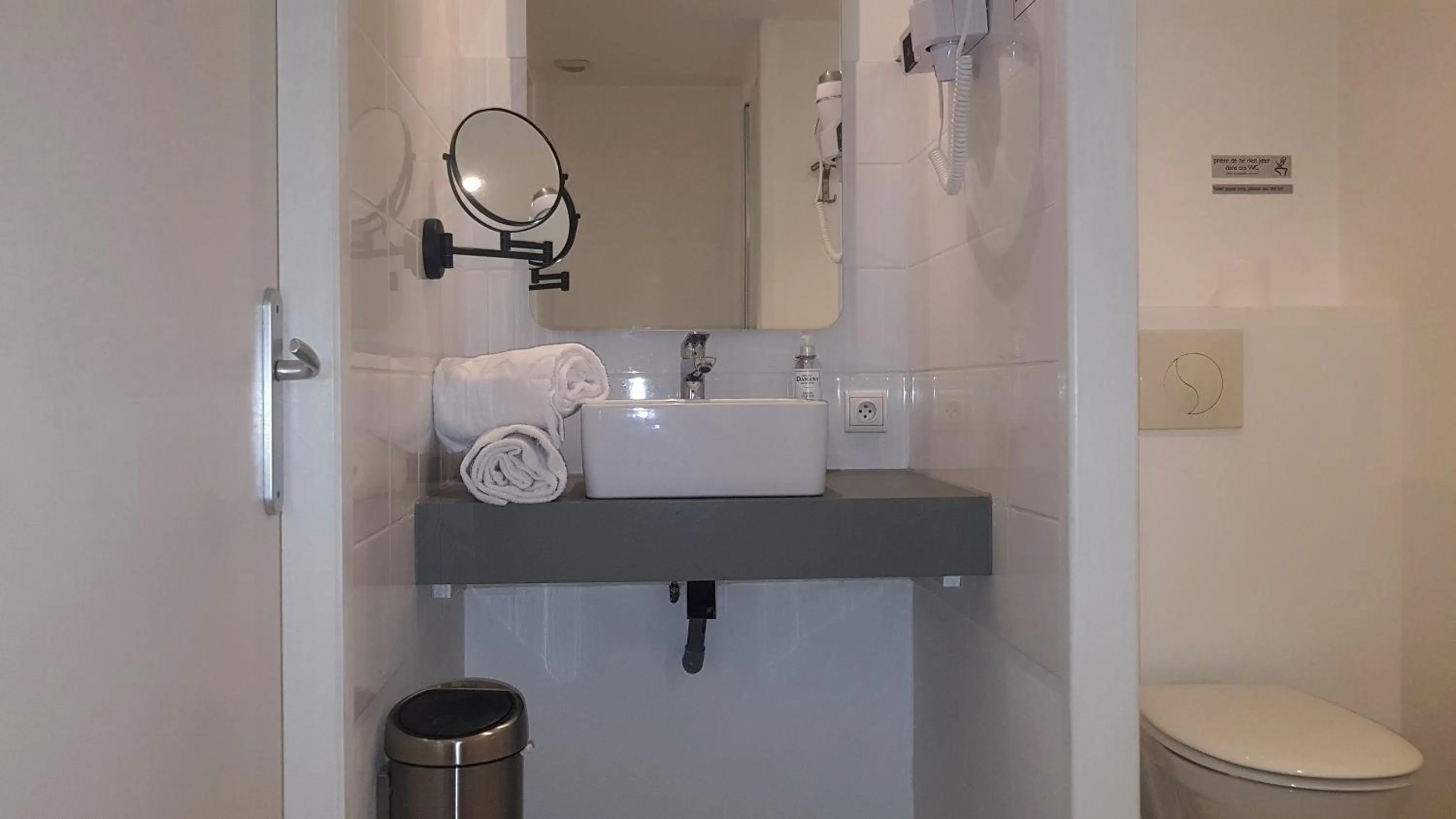 Bathroom in Hotel La Marine, Vieux Port