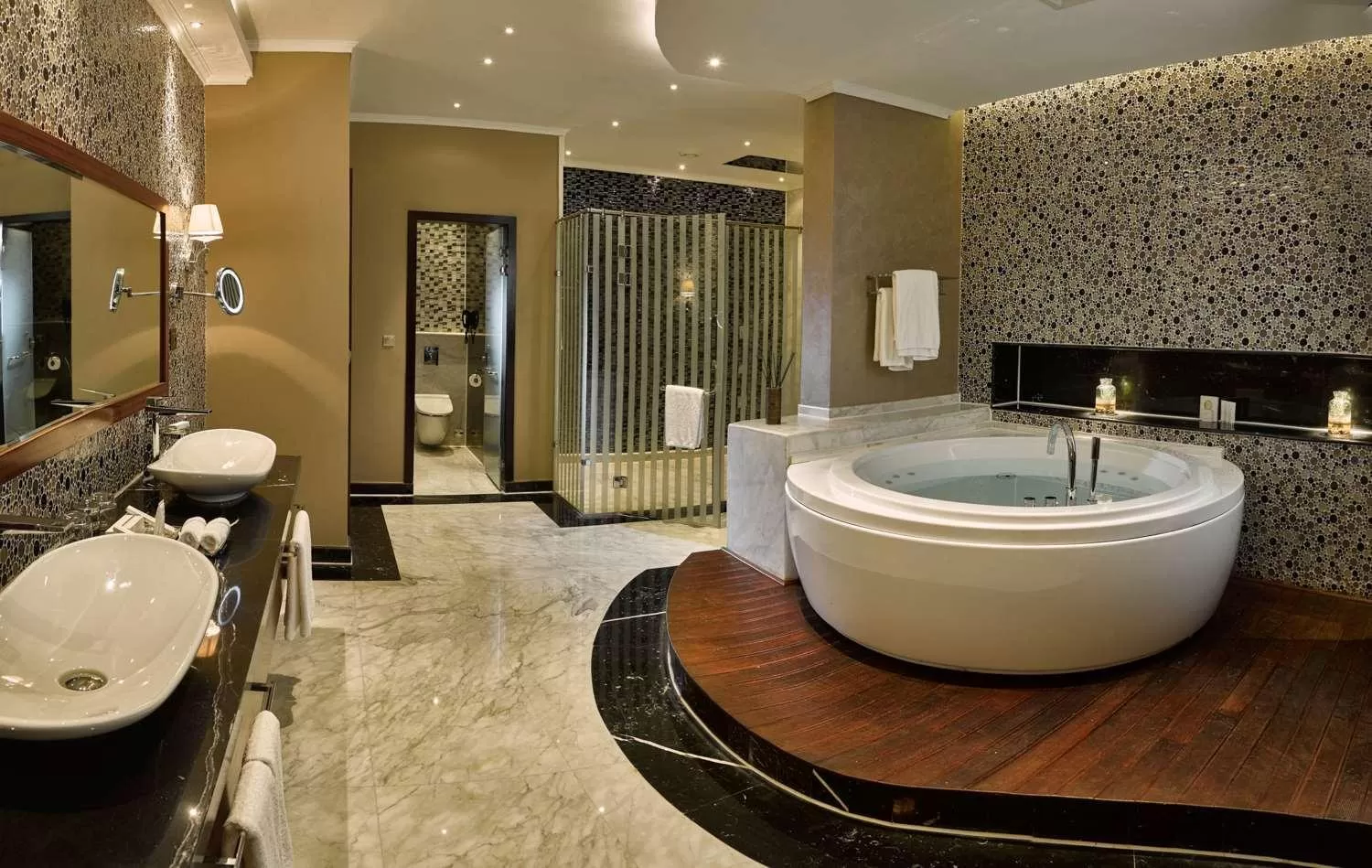 Bathroom in Royal Maxim Palace Kempinski Cairo