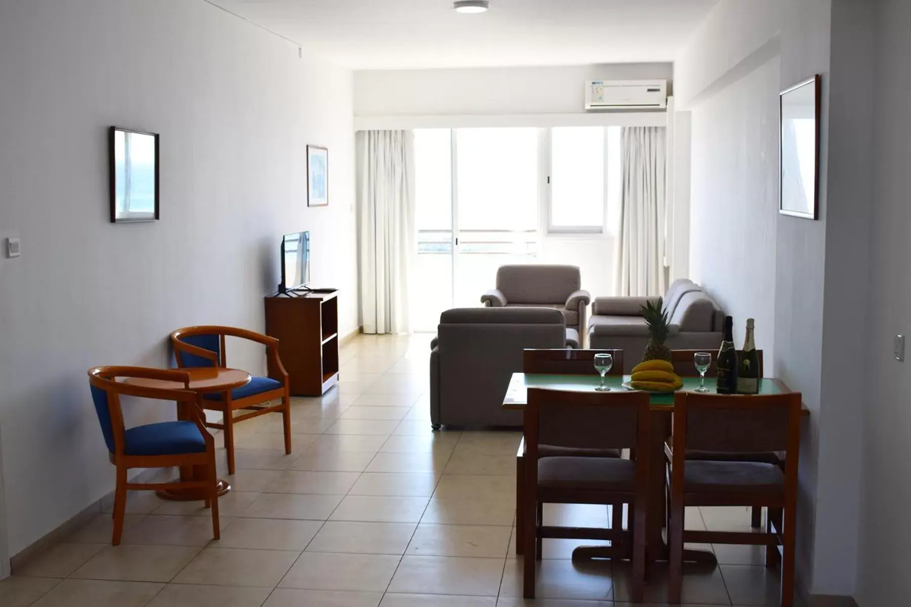 Living room, Seating Area in Sun Hall Beach Hotel Apartments