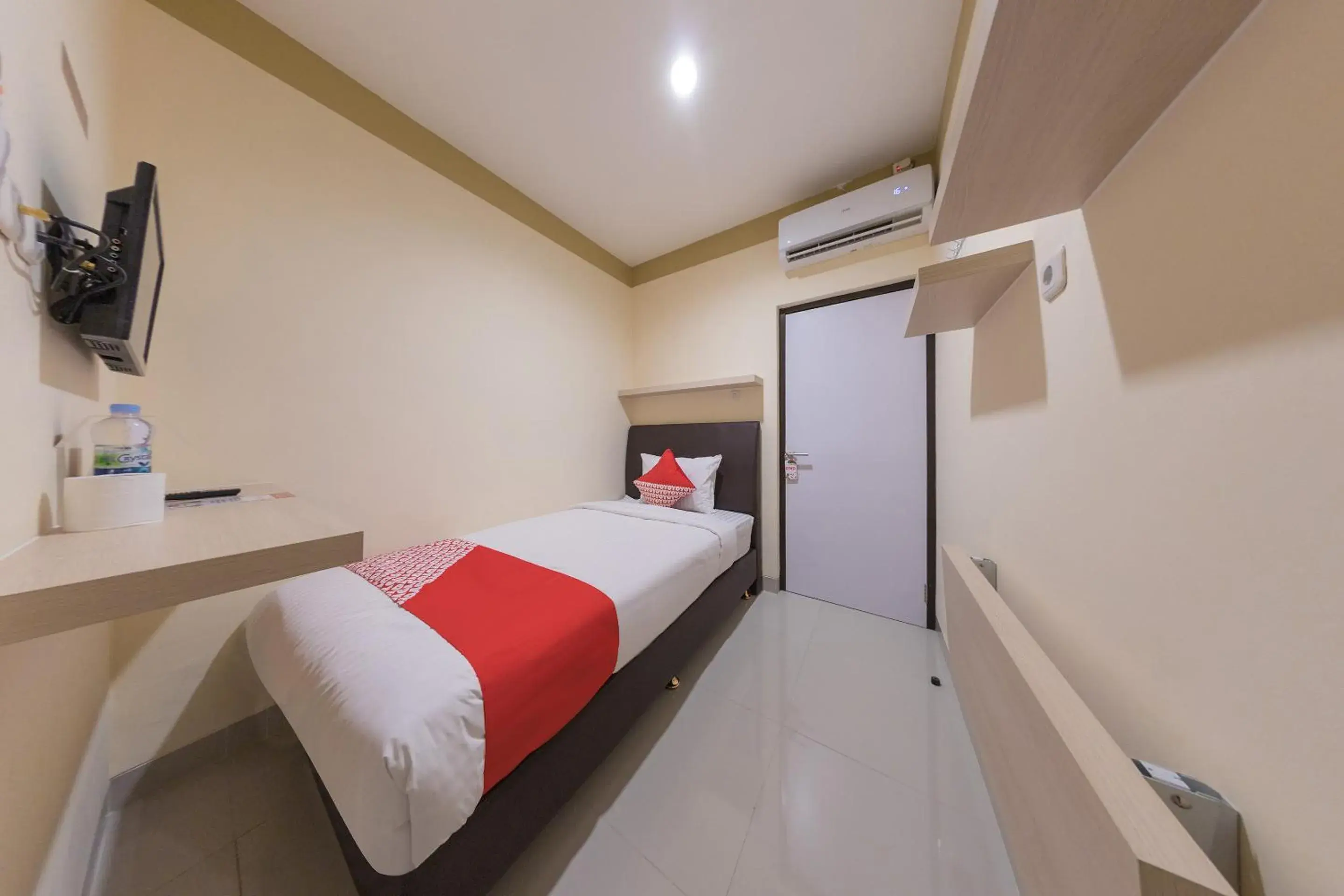 Bedroom, Bed in OYO 478 Balcon Biru