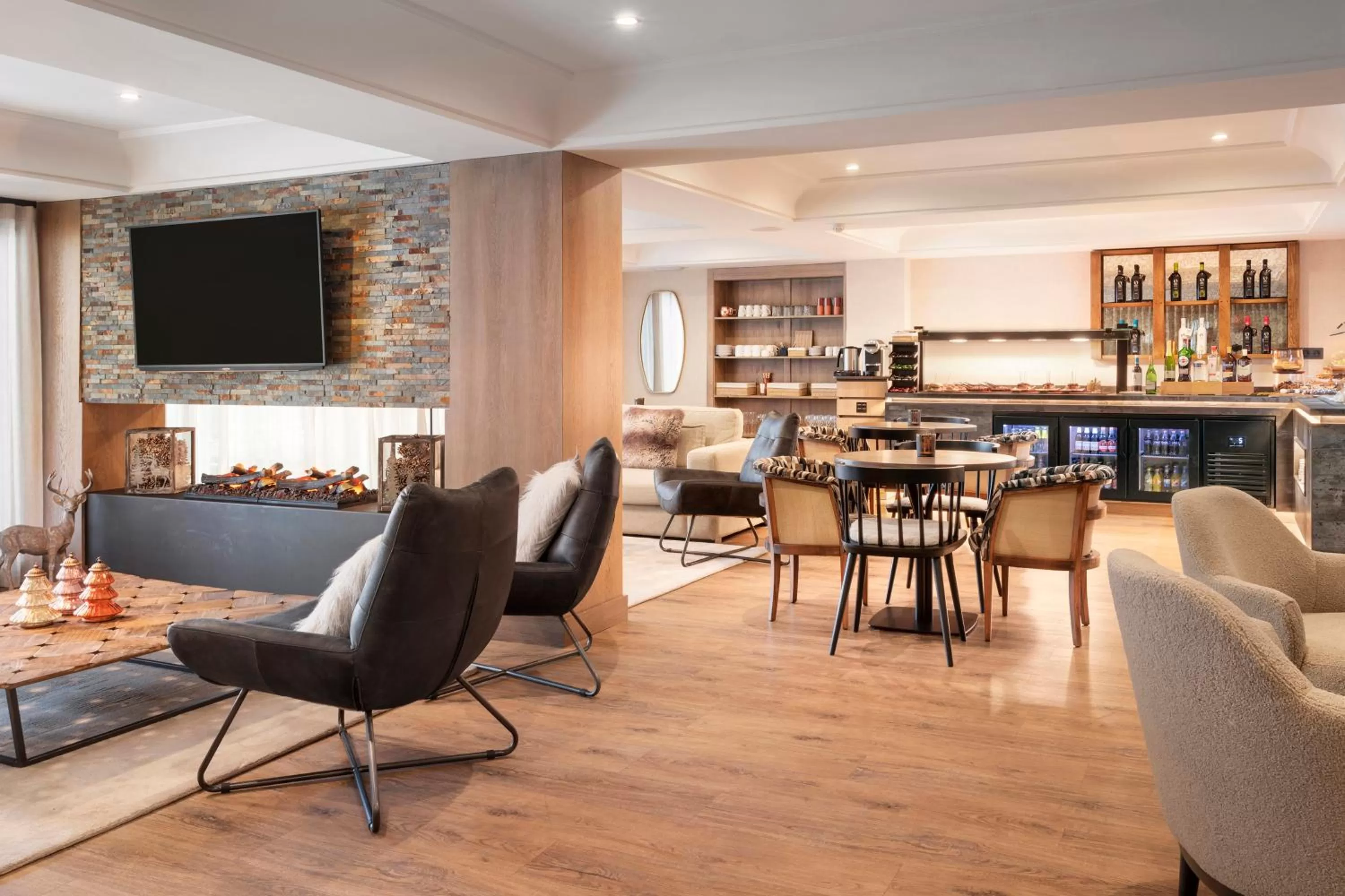 Communal lounge/ TV room in Melia Sierra Nevada