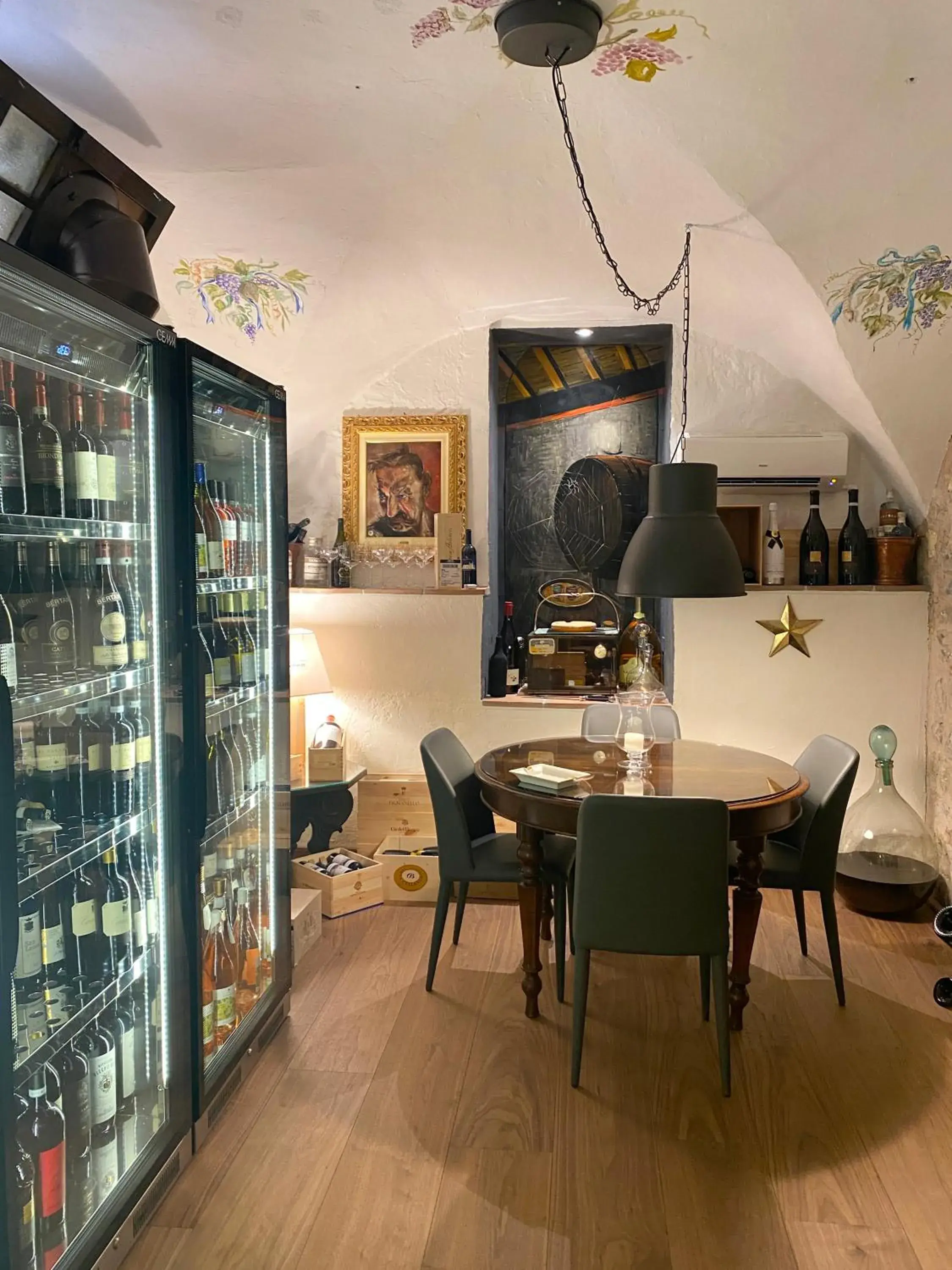 Drinks, Dining Area in Hotel Baia D'Oro