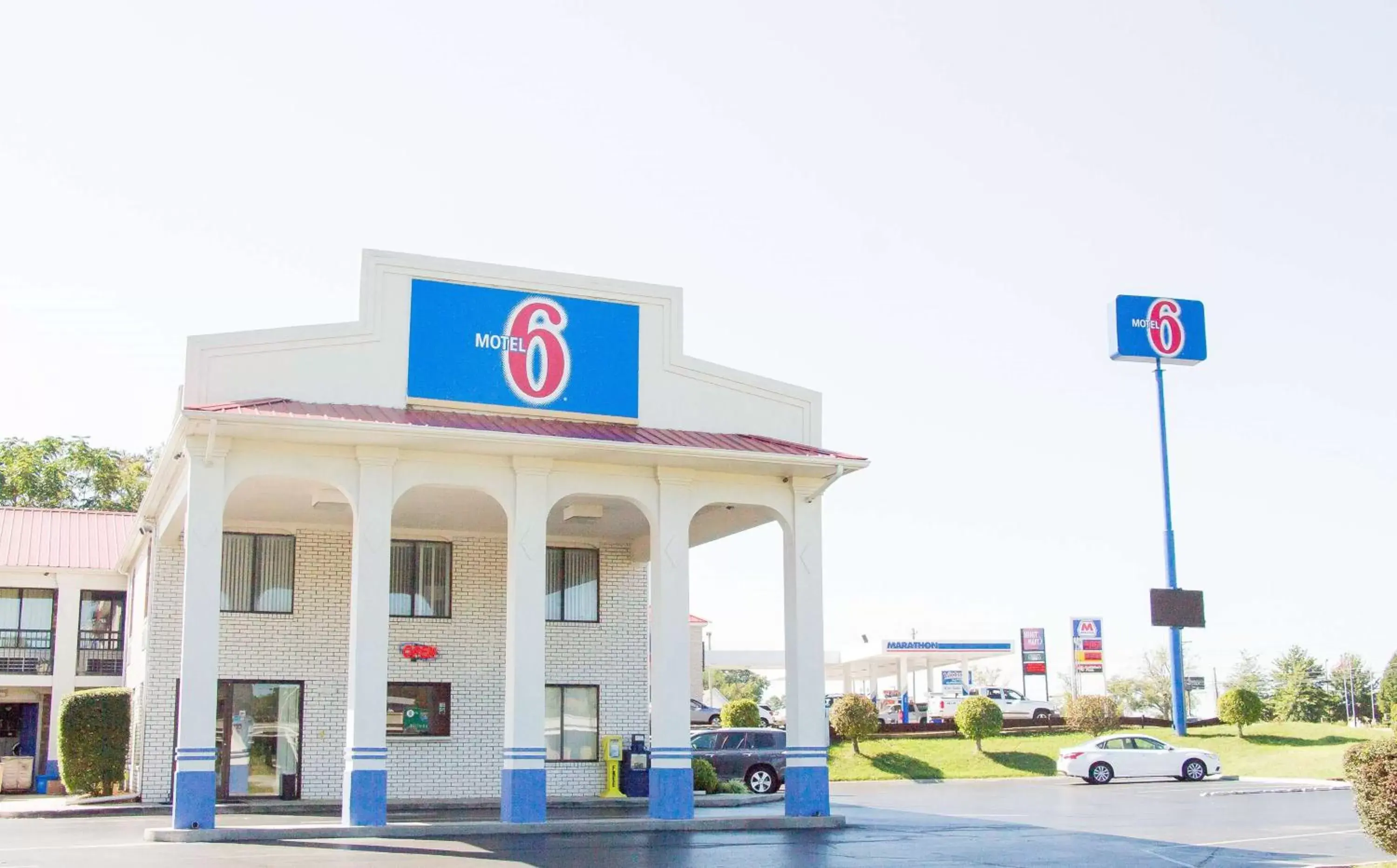 Property building, Facade/Entrance in Motel 6-Cookeville, TN