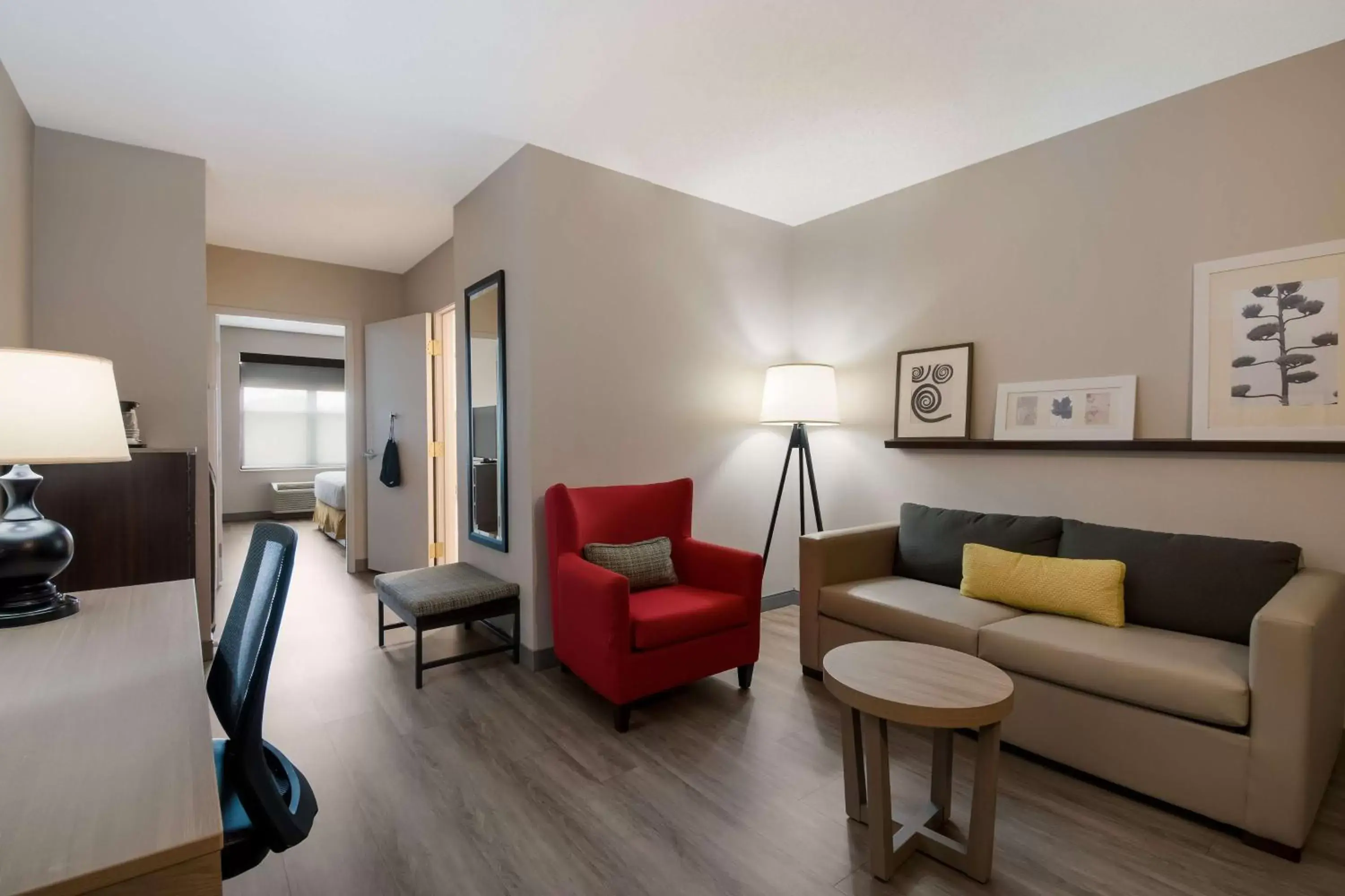 Photo of the whole room, Seating Area in Country Inn & Suites by Radisson, Harrisburg Northeast (Hershey), PA