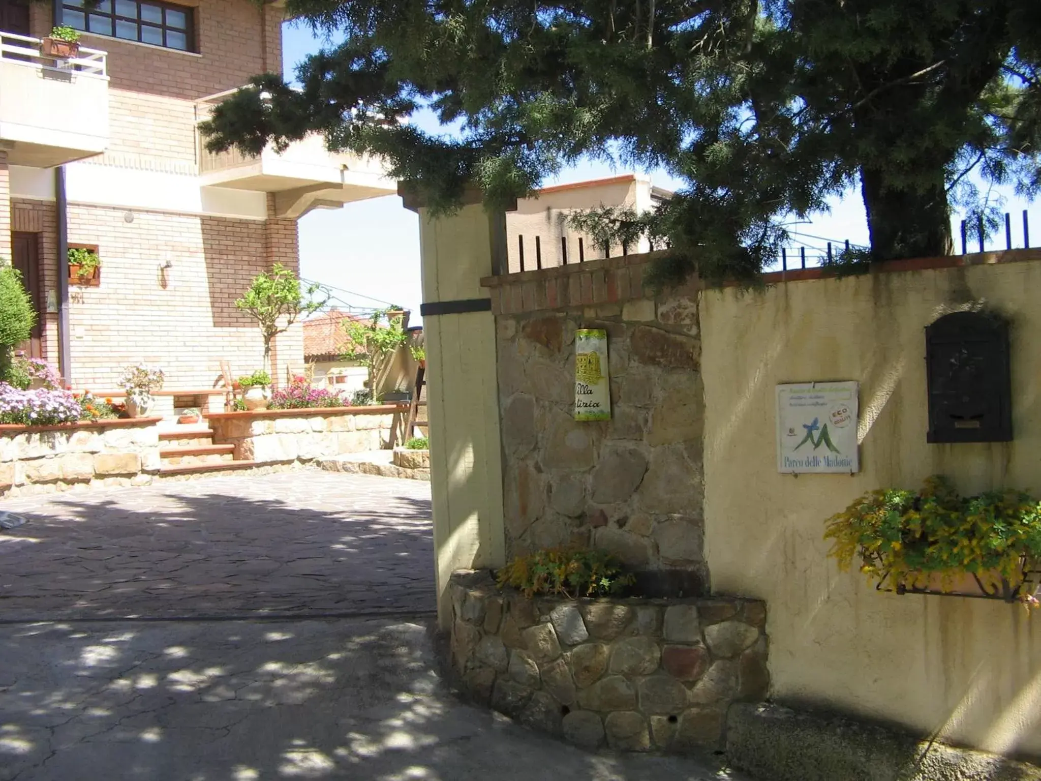 Facade/entrance, Patio/Outdoor Area in B&B Villa Letizia