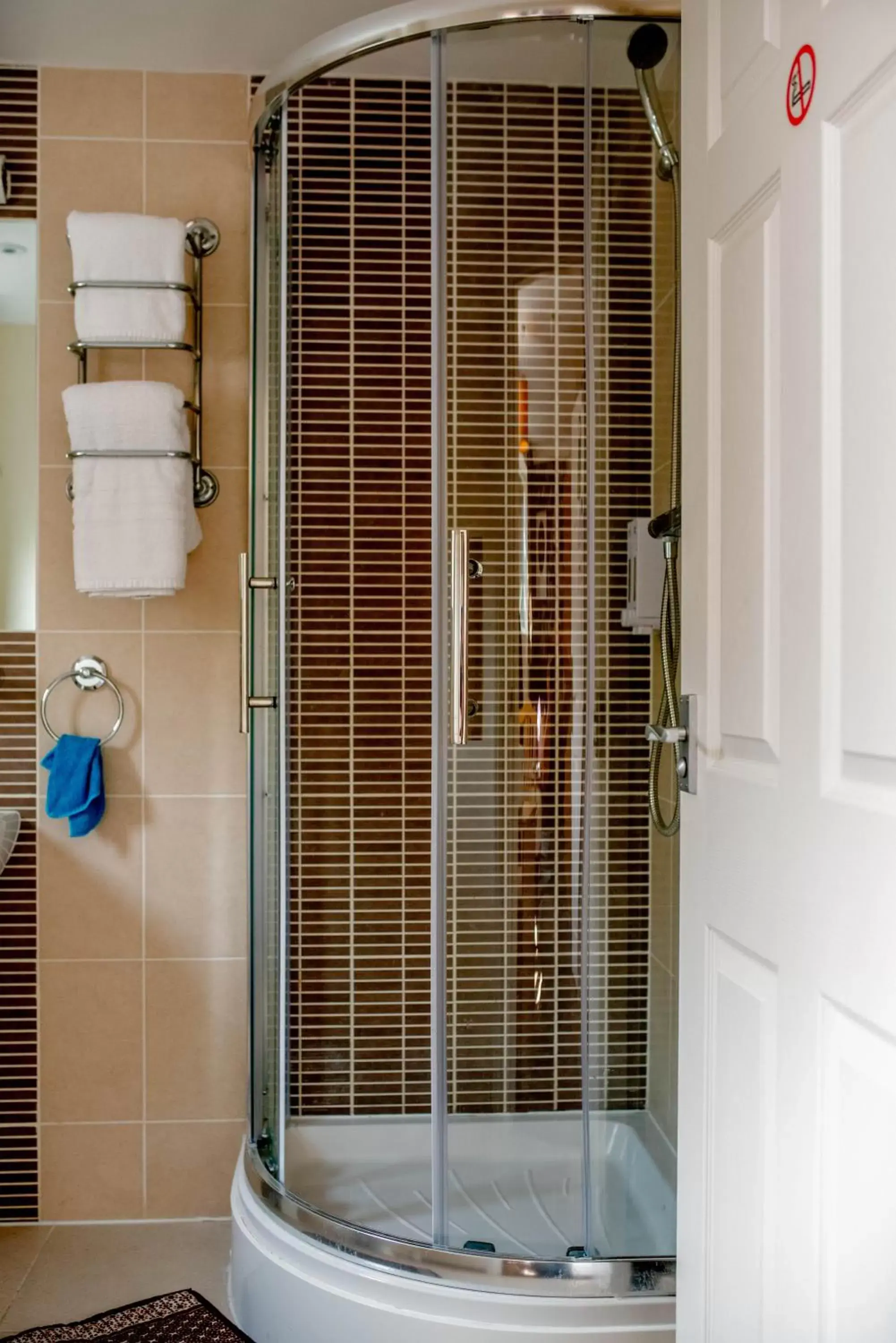 Shower, Bathroom in Revado Hotel