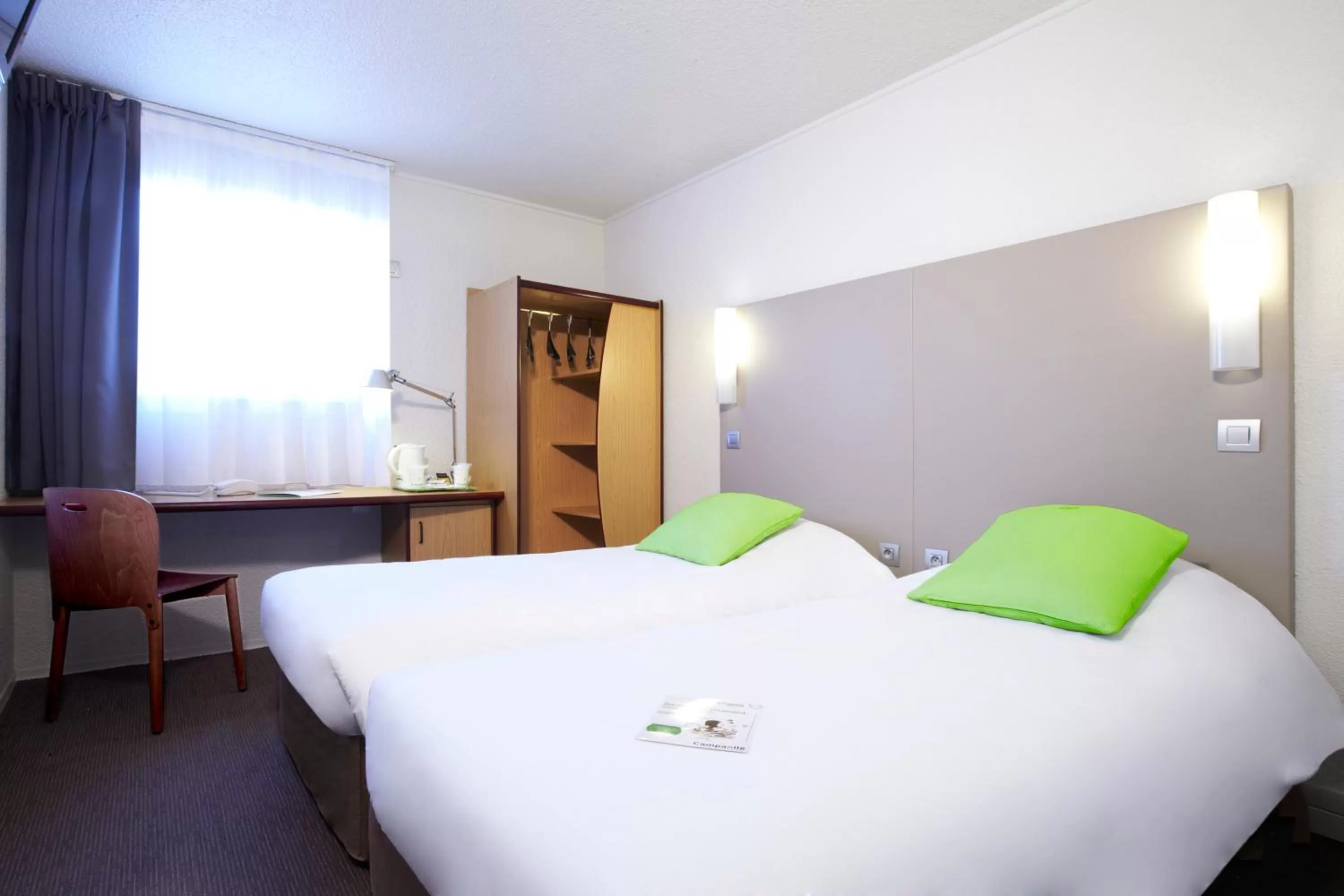 Photo of the whole room, Bed in Campanile Villejuif