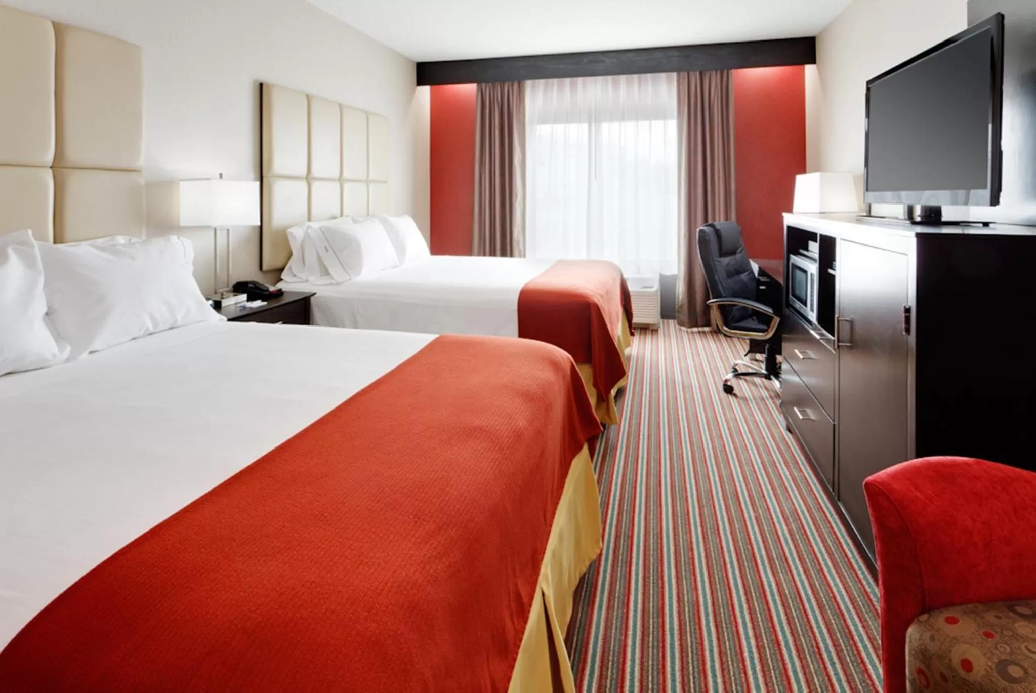 Bedroom, Bed in Holiday Inn Express & Suites Northeast by IHG