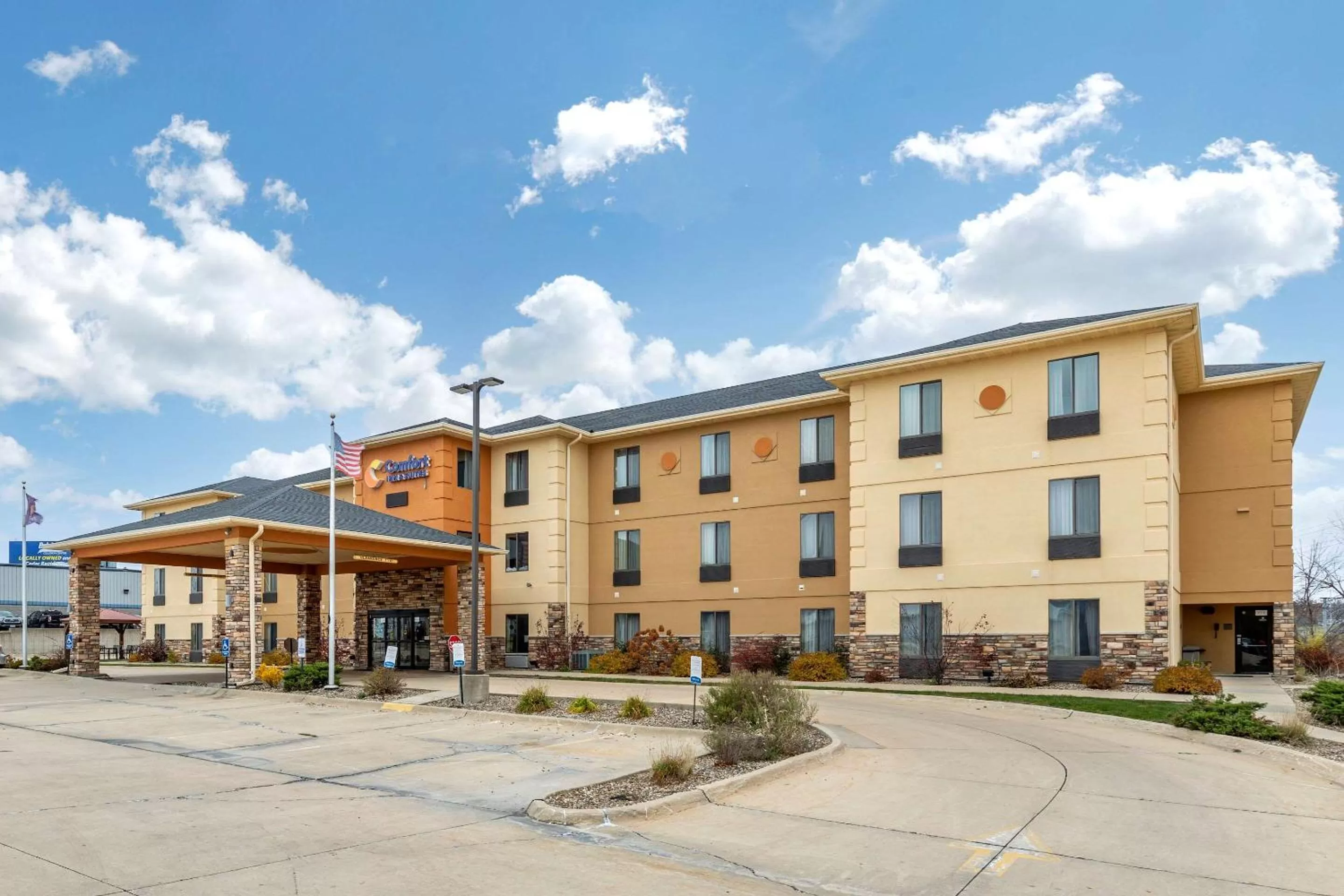 Property building in Comfort Inn & Suites Cedar Rapids North - Collins Road