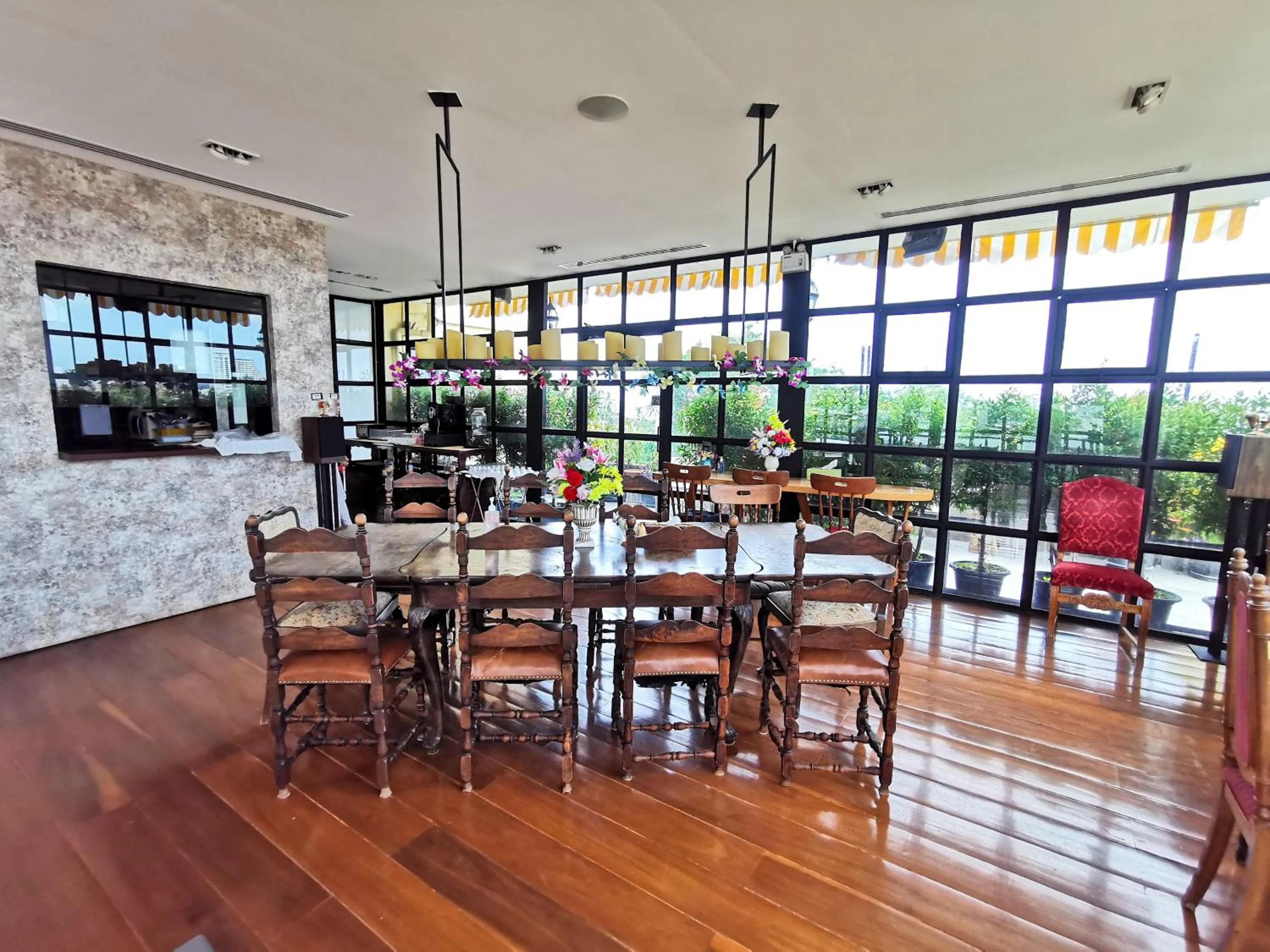 Restaurant/places to eat in Lertnimit Boutique Hotel