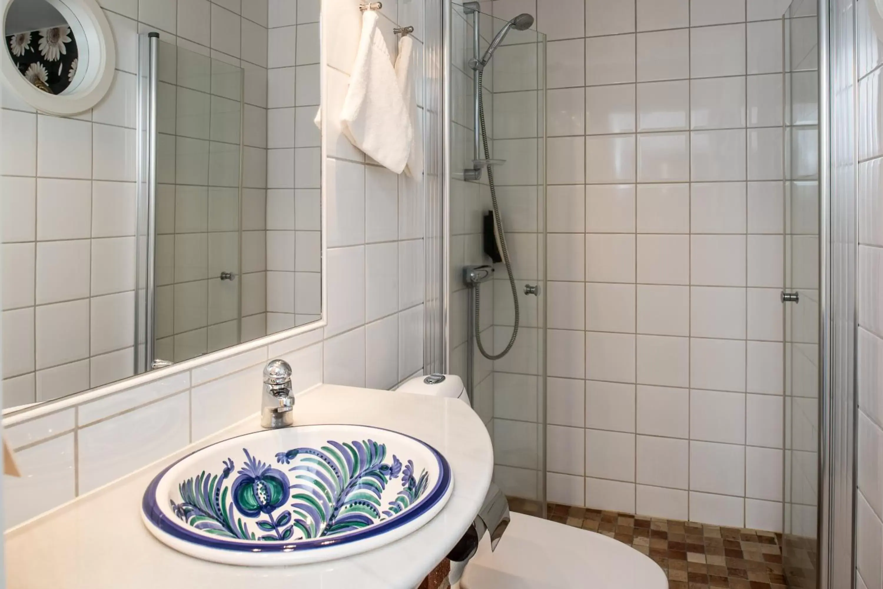 Shower, Bathroom in Best Western Hotell Hudik