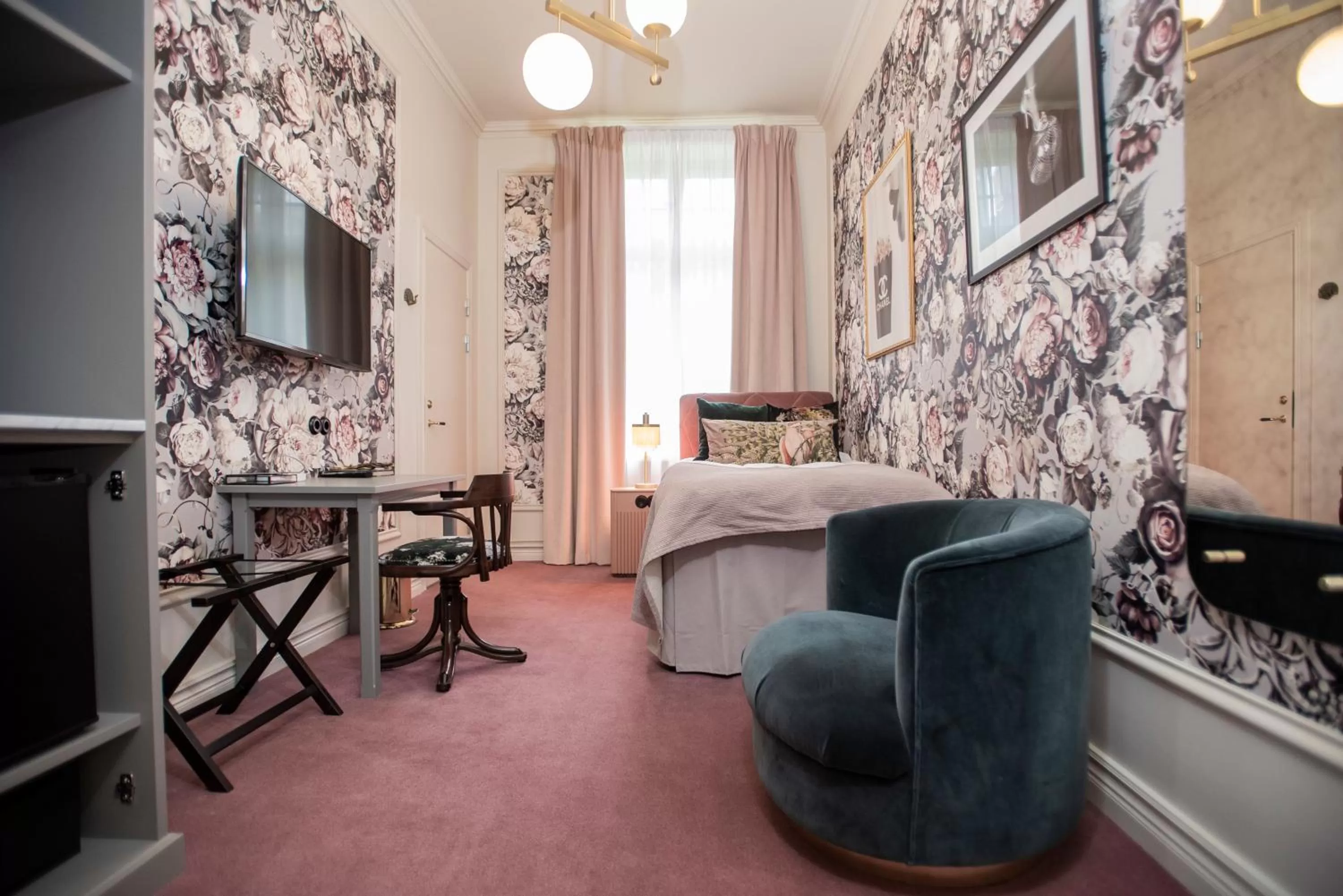 Bed in The Vault Hotel, WorldHotels Crafted