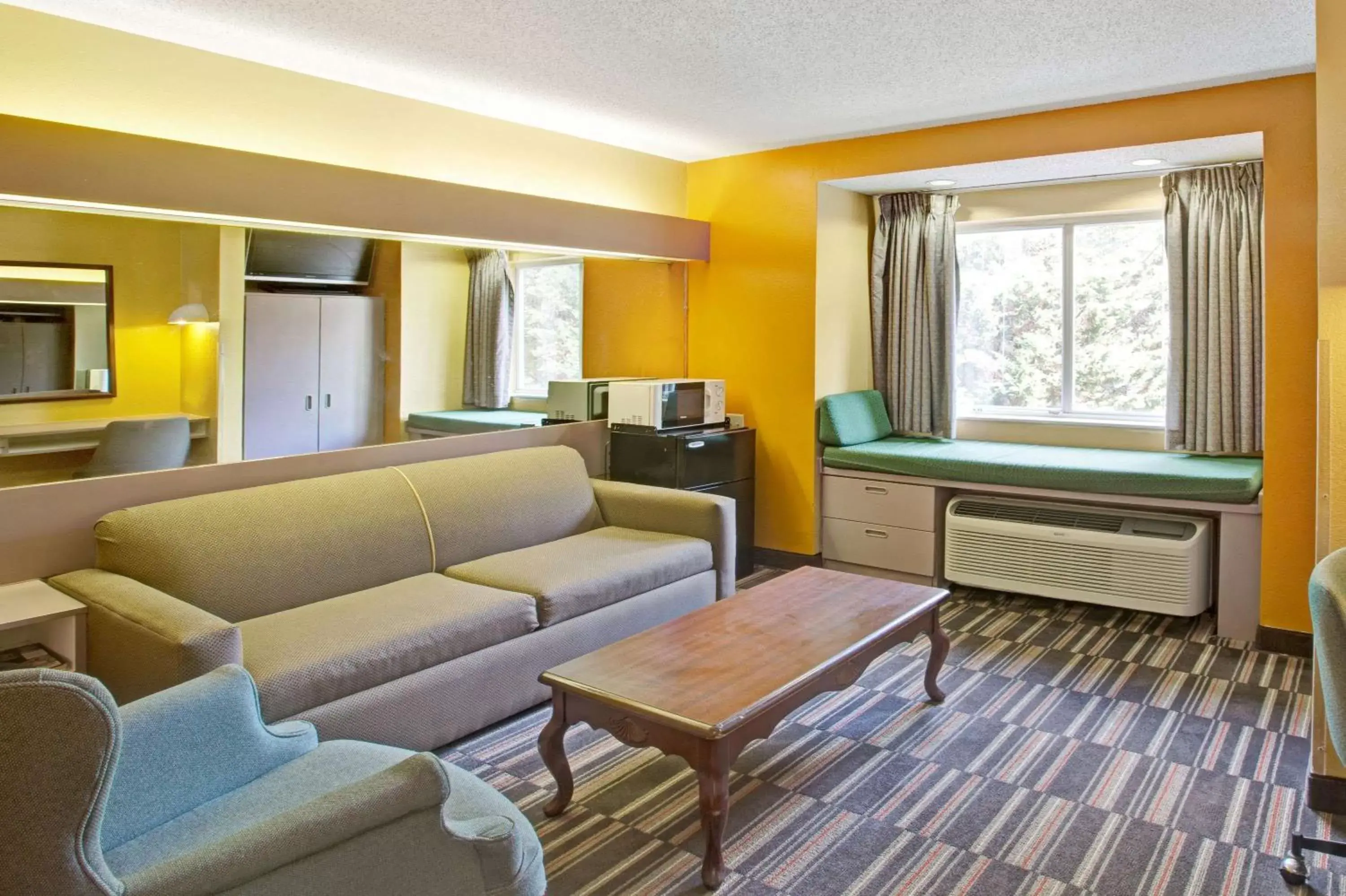 Photo of the whole room, Seating Area in Microtel Inn & Suites by Wyndham Gatlinburg