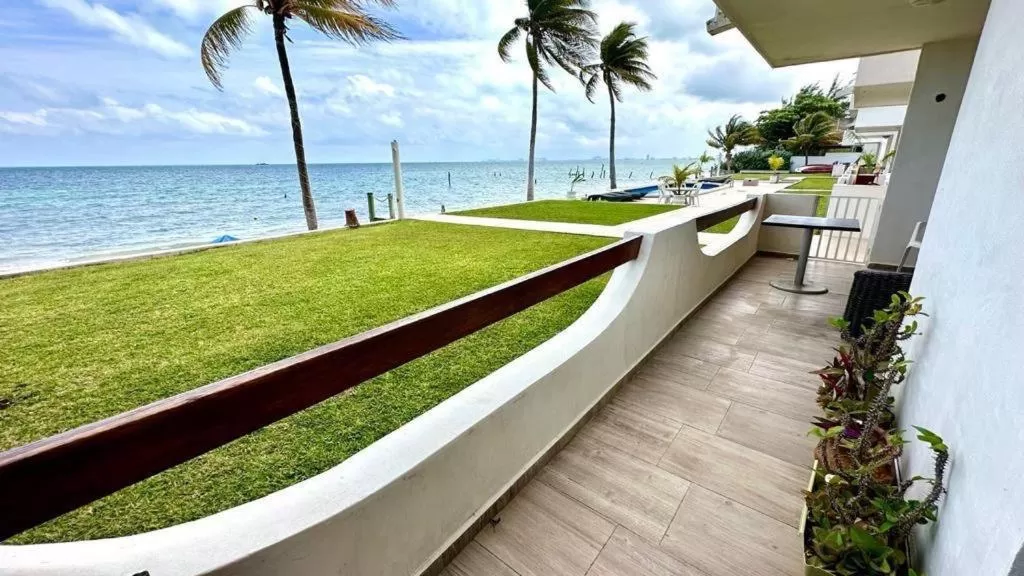 Balcony/Terrace in Flamingo Ocean View