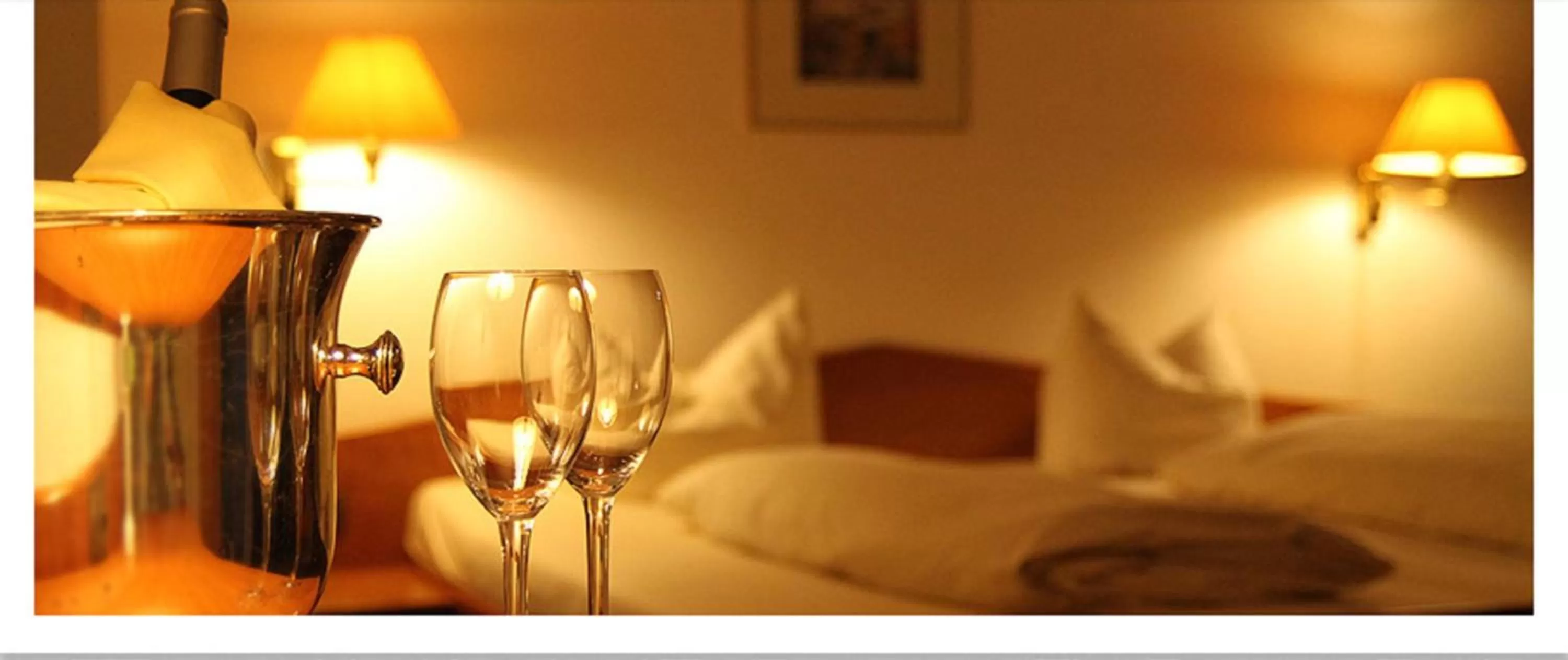 Photo of the whole room, Bed in Hotel "Die Kupferpfanne"