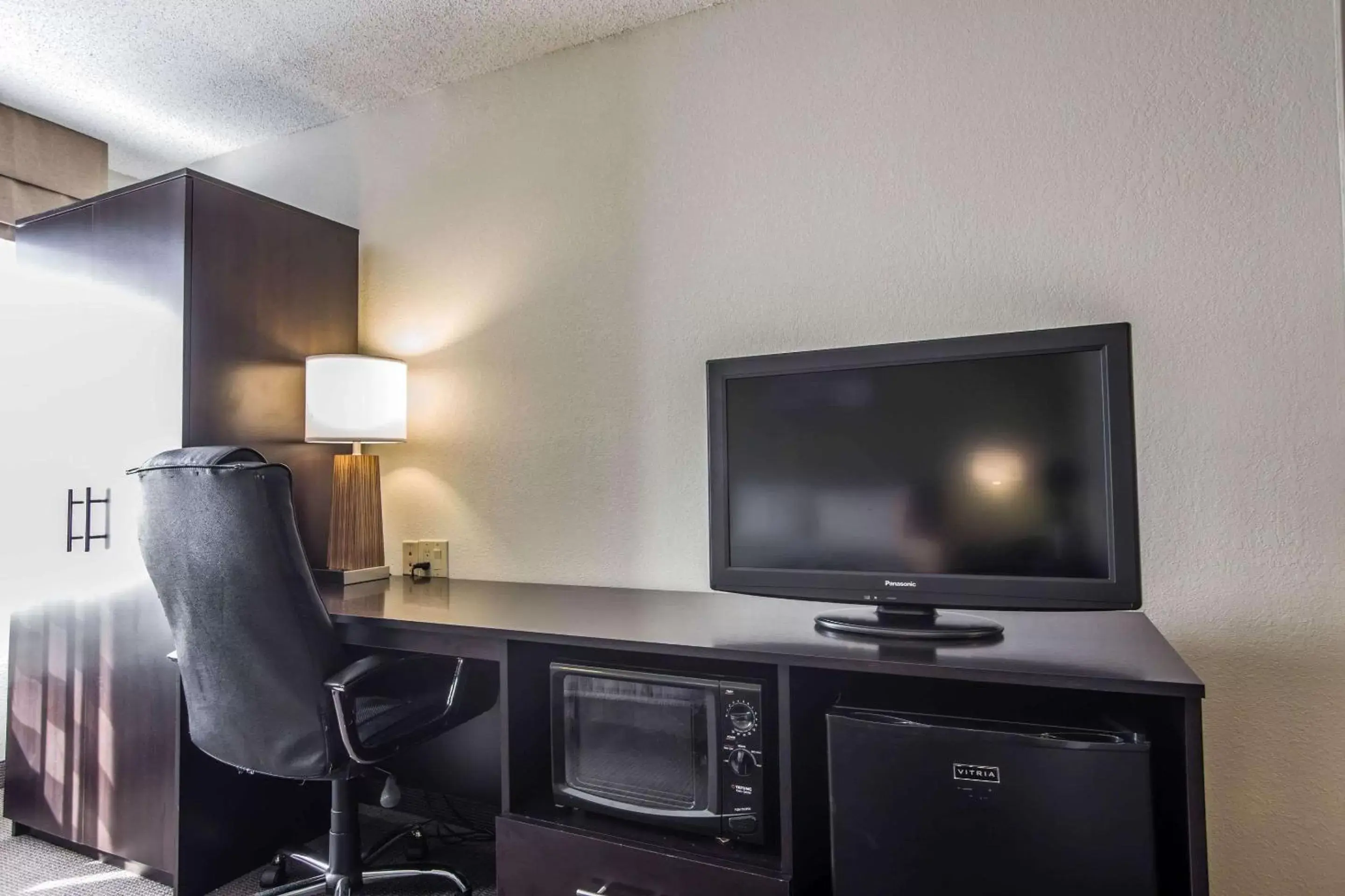 Photo of the whole room, TV/Entertainment Center in Sleep Inn Airport West Columbia