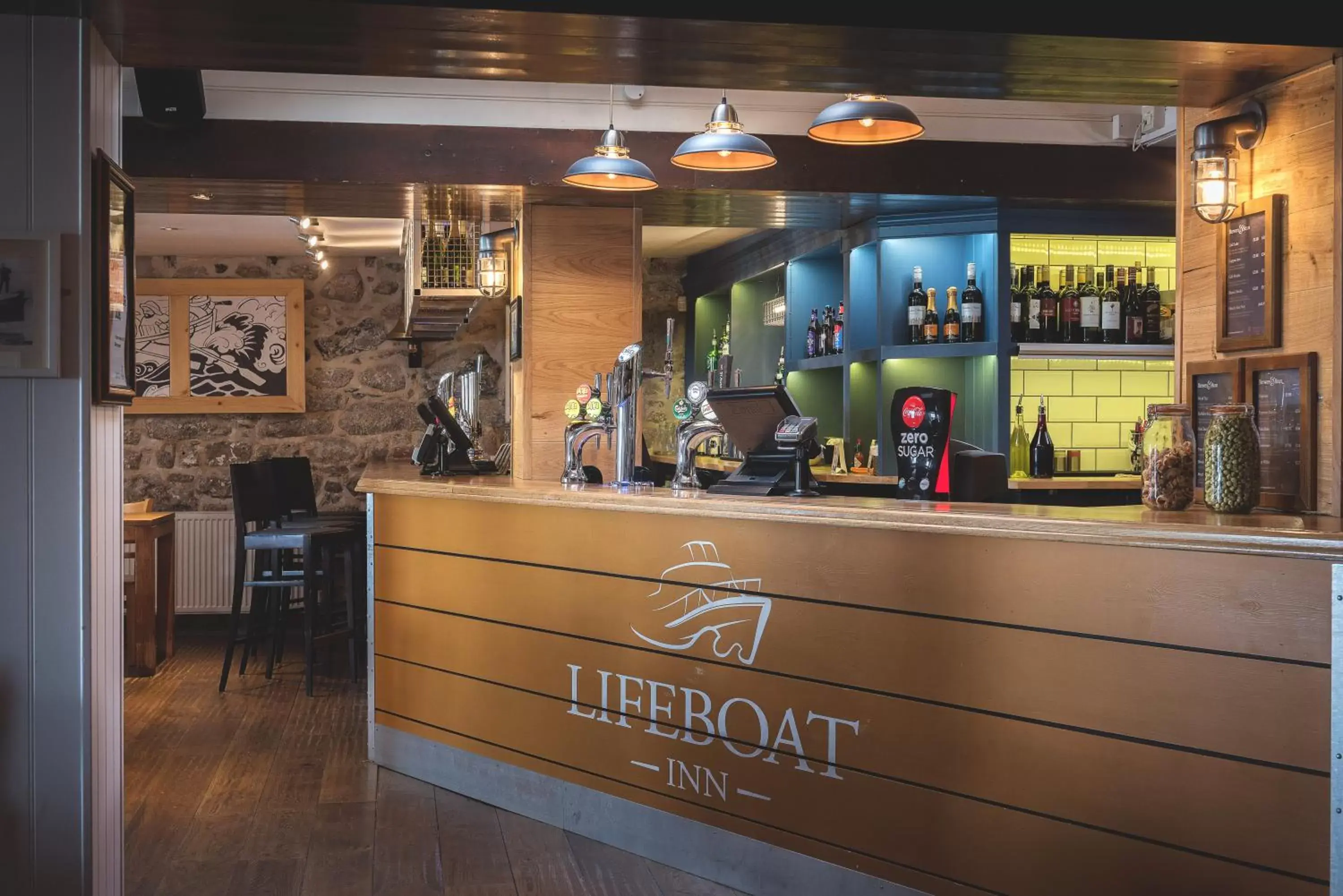 Lounge or bar in Lifeboat Inn