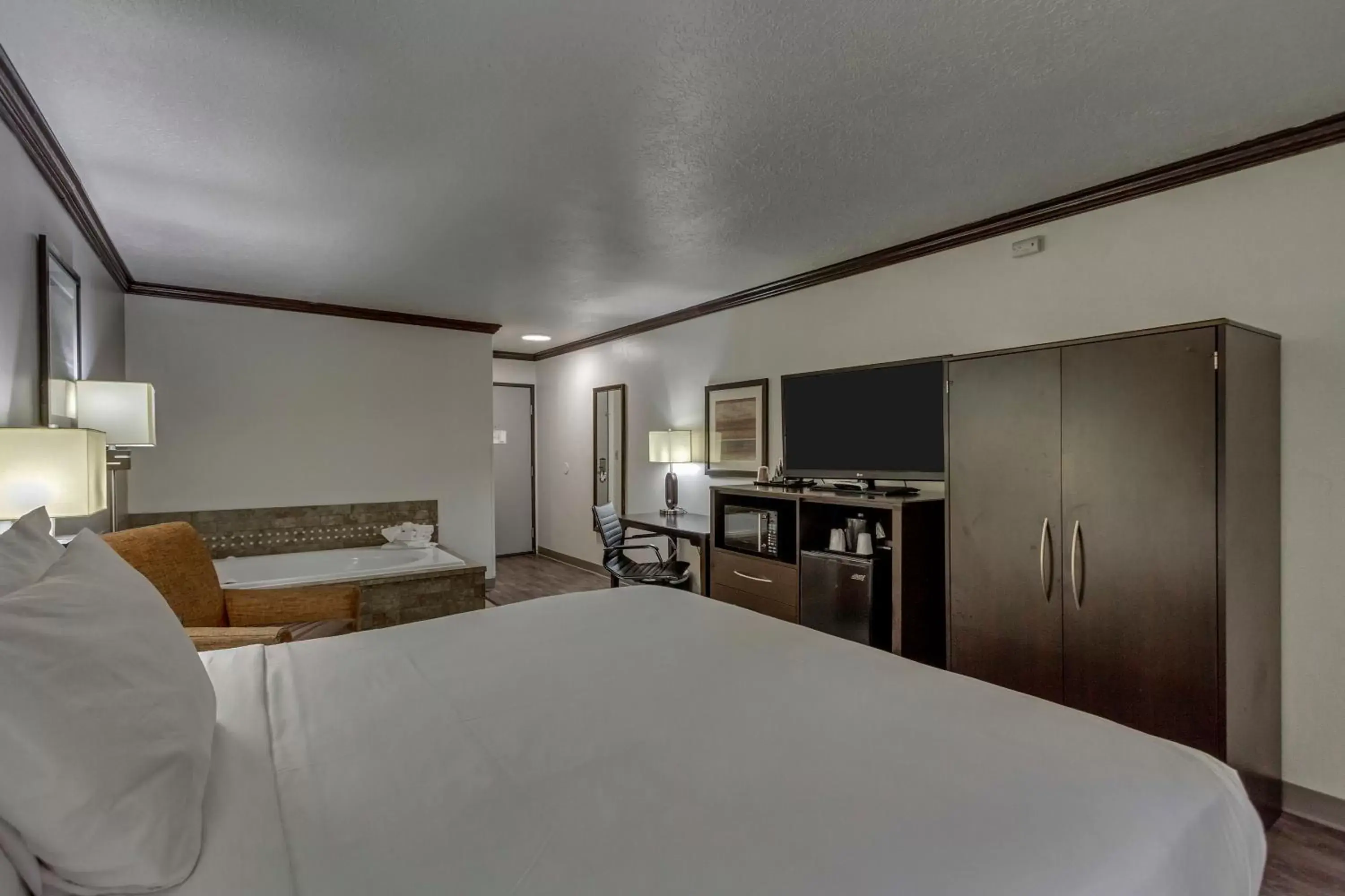 Bed in Park Inn by Radisson Salt Lake City -Midvale