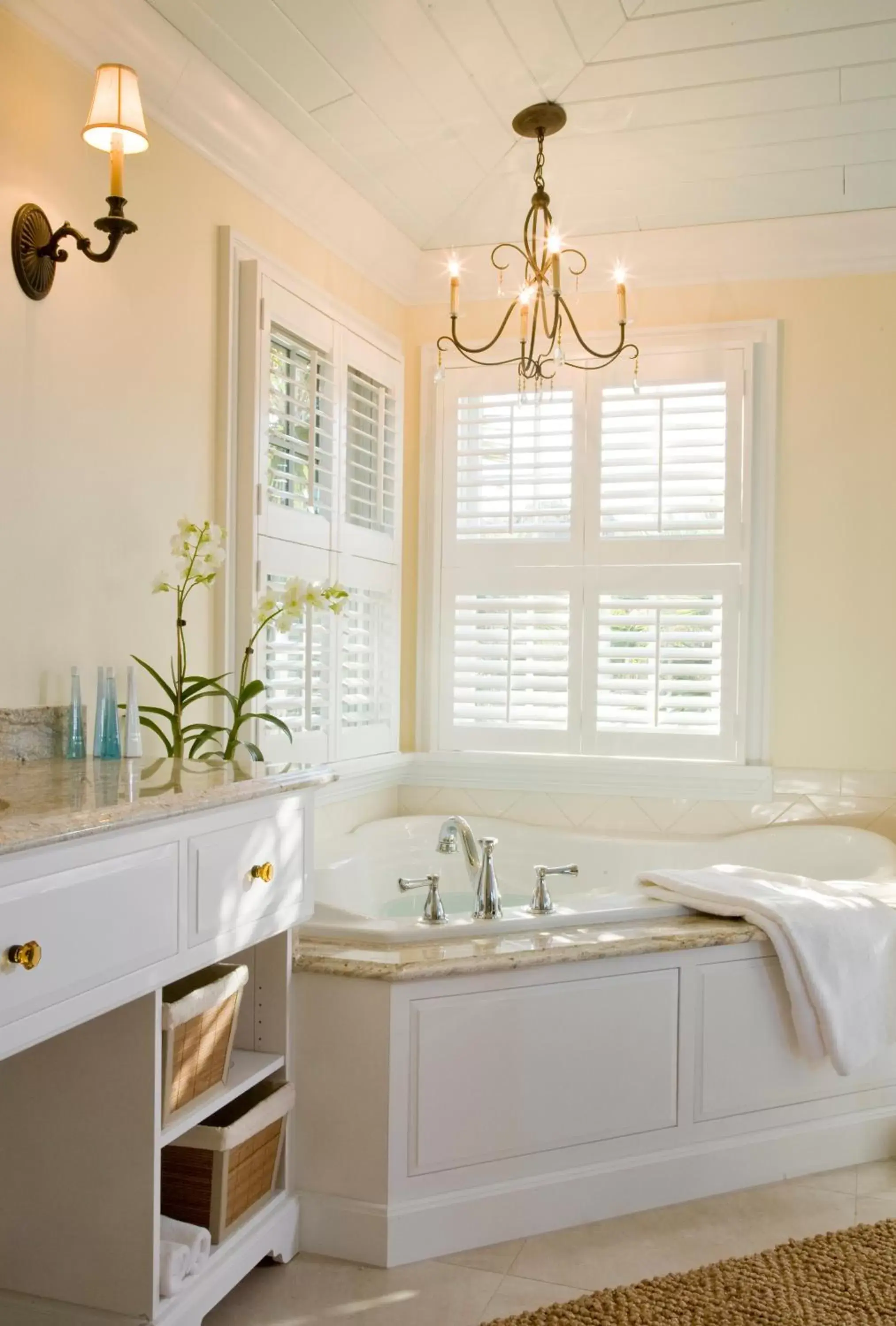 Bathroom in Port d'Hiver Bed and Breakfast