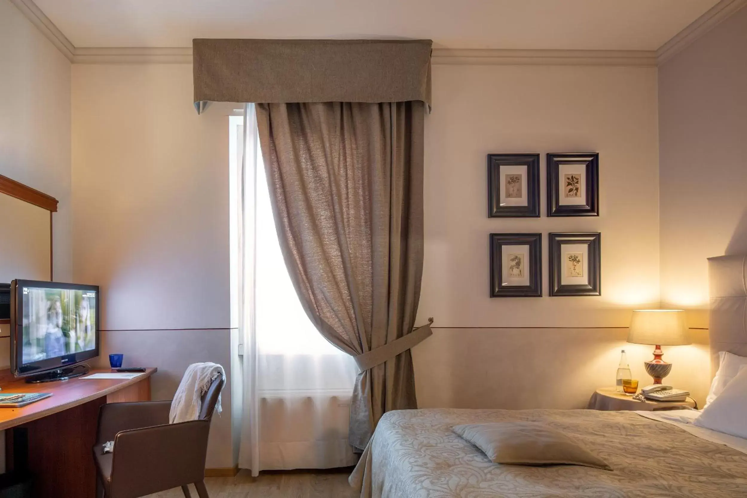 Photo of the whole room, Bed in Hotel Ambasciatori