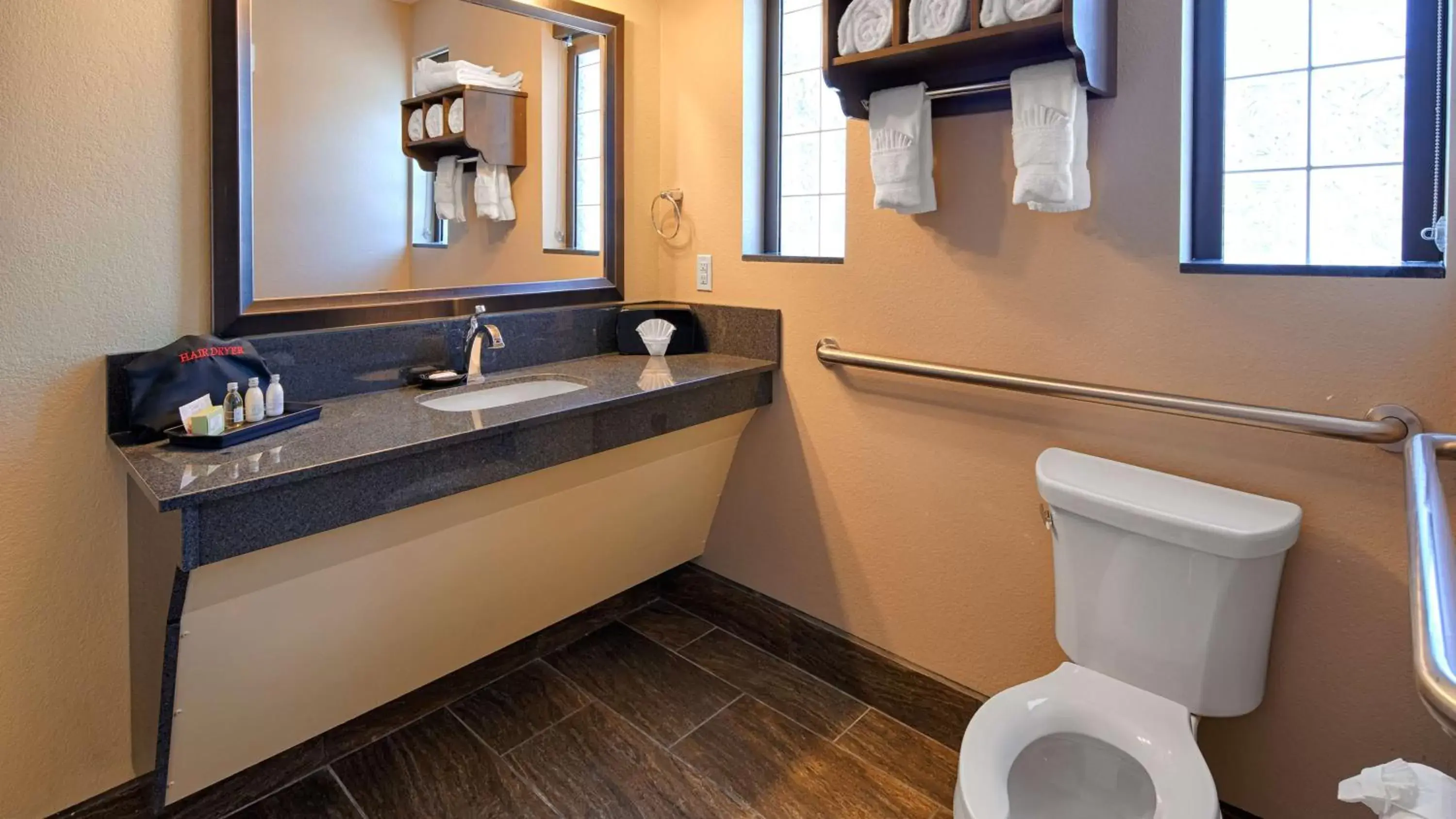 Photo of the whole room, Bathroom in Best Western Plus Emerald Inn & Suites