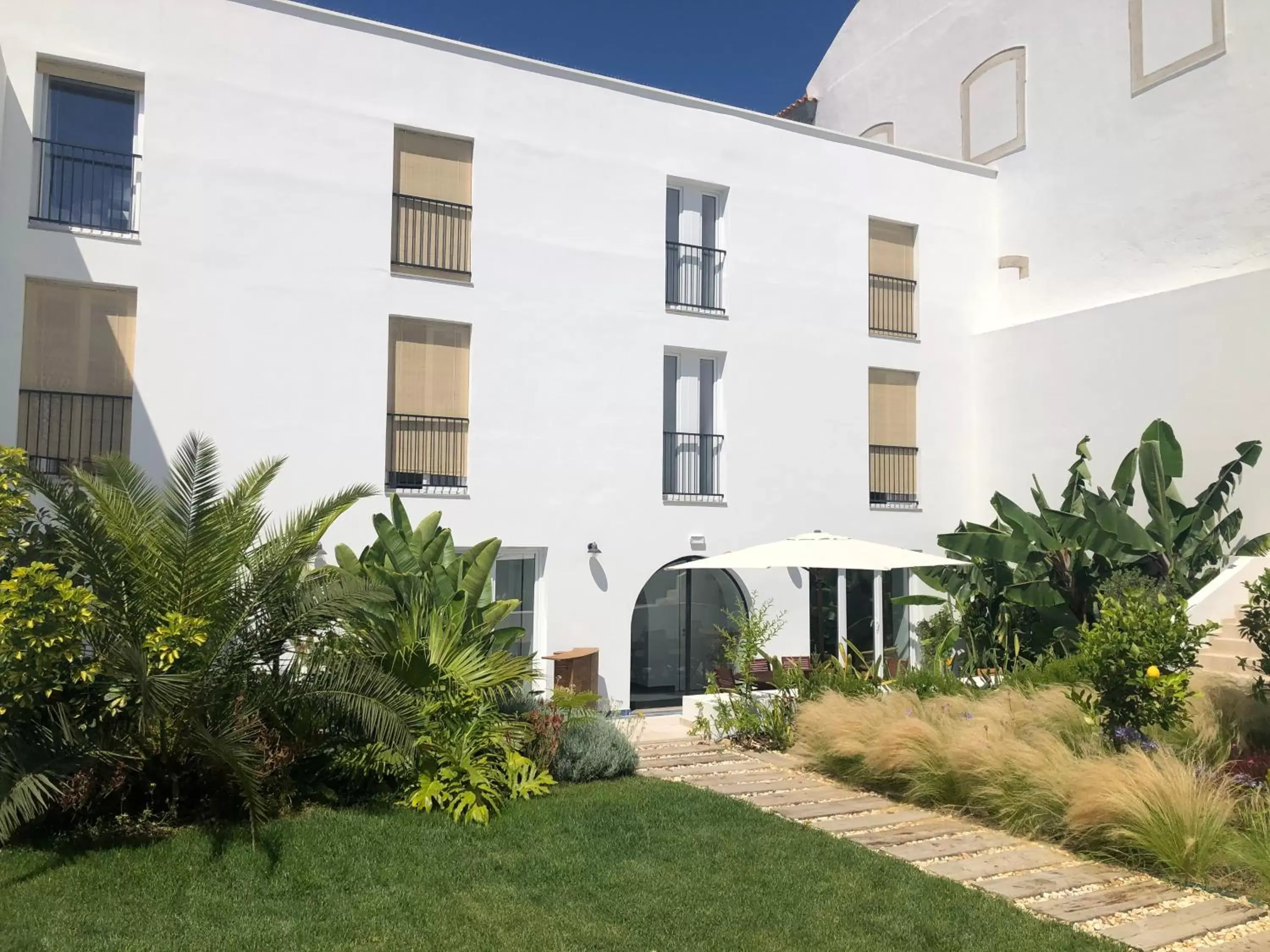 Facade/entrance, Property Building in Casa Apollo Guesthouse