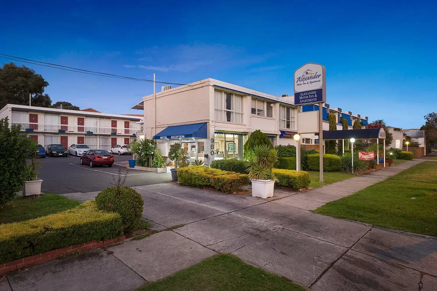 Facade/entrance, Property Building in Alexander Motor Inn