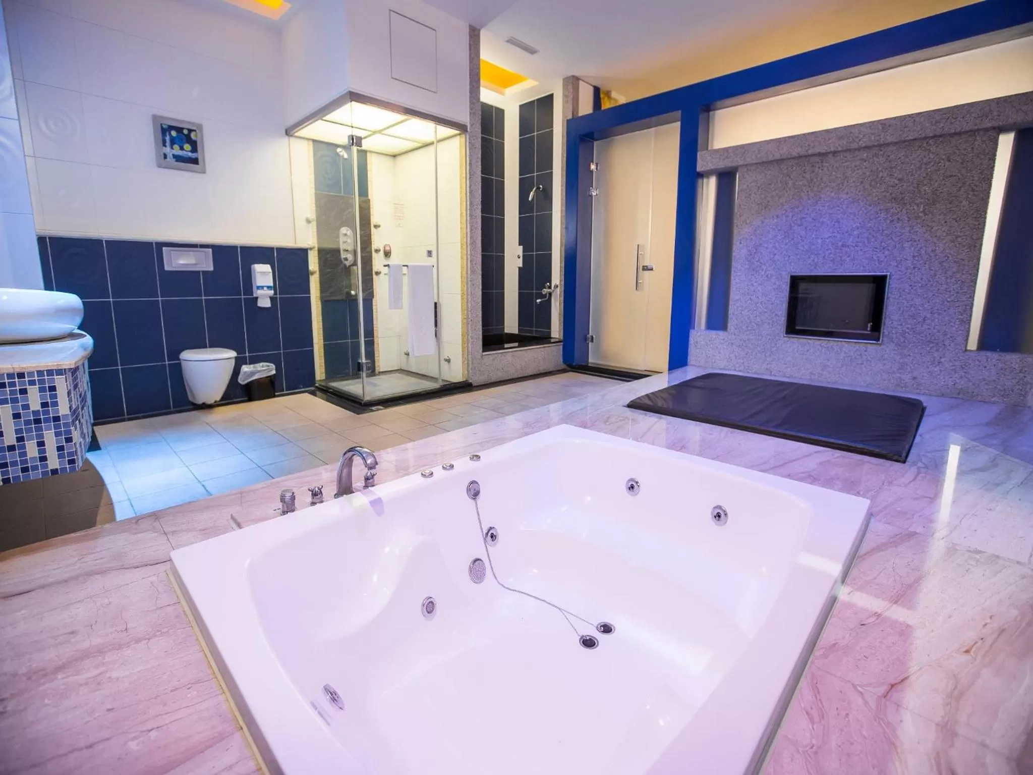 Bathroom in Moon Area Motel