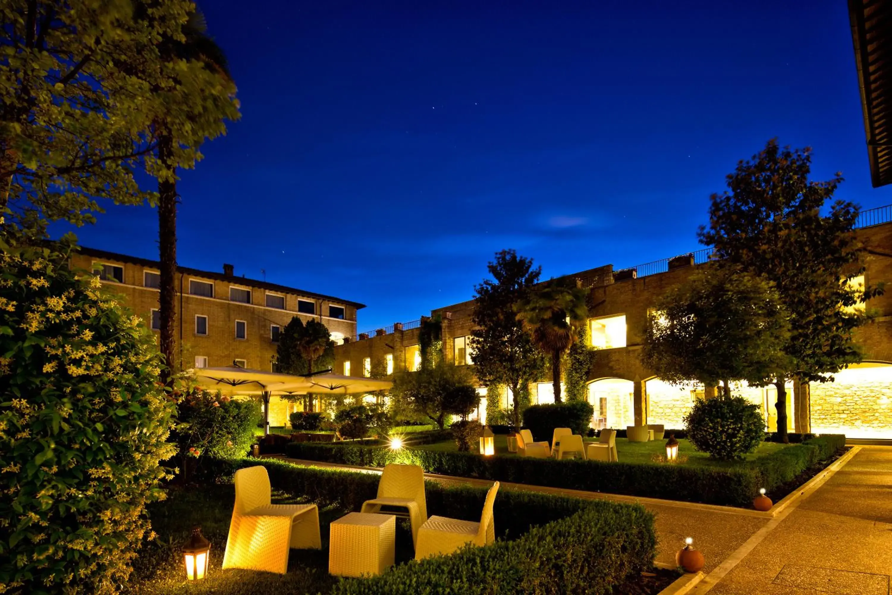 Night, Property Building in Hotel Cenacolo