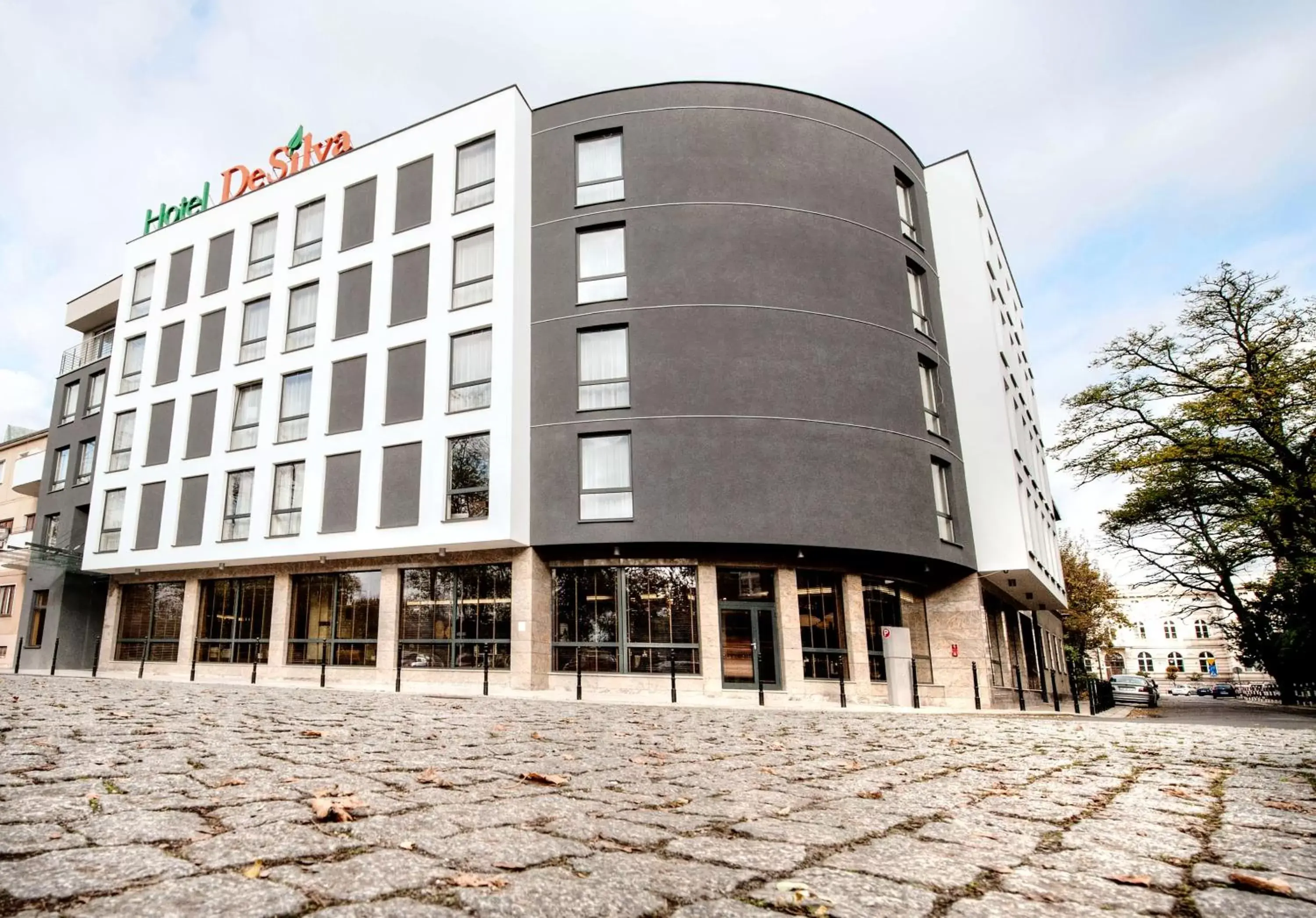 Facade/entrance, Property Building in Hotel DeSilva Premium Opole