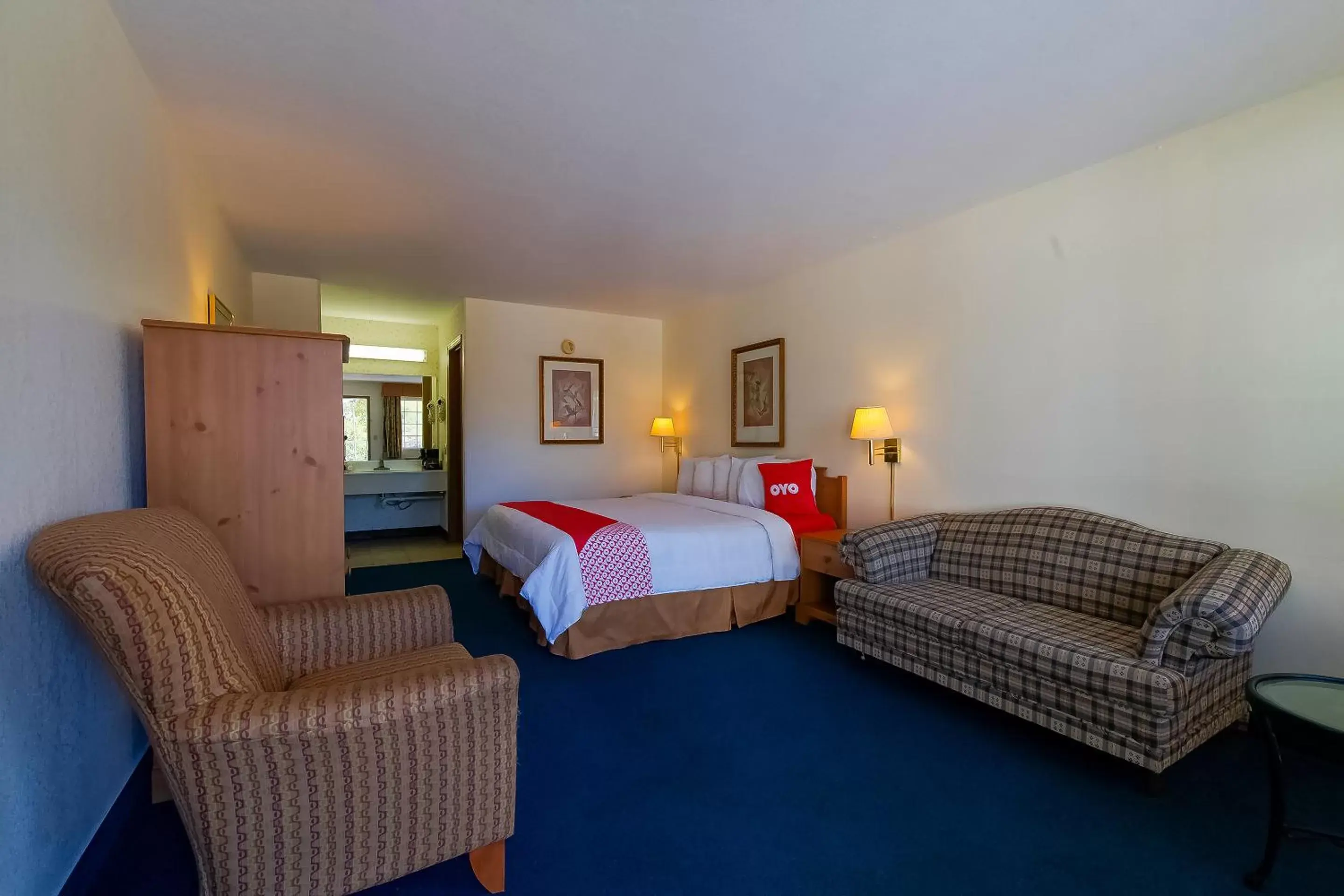 Bedroom in Hotel O Eureka Springs - Christ of Ozark Area
