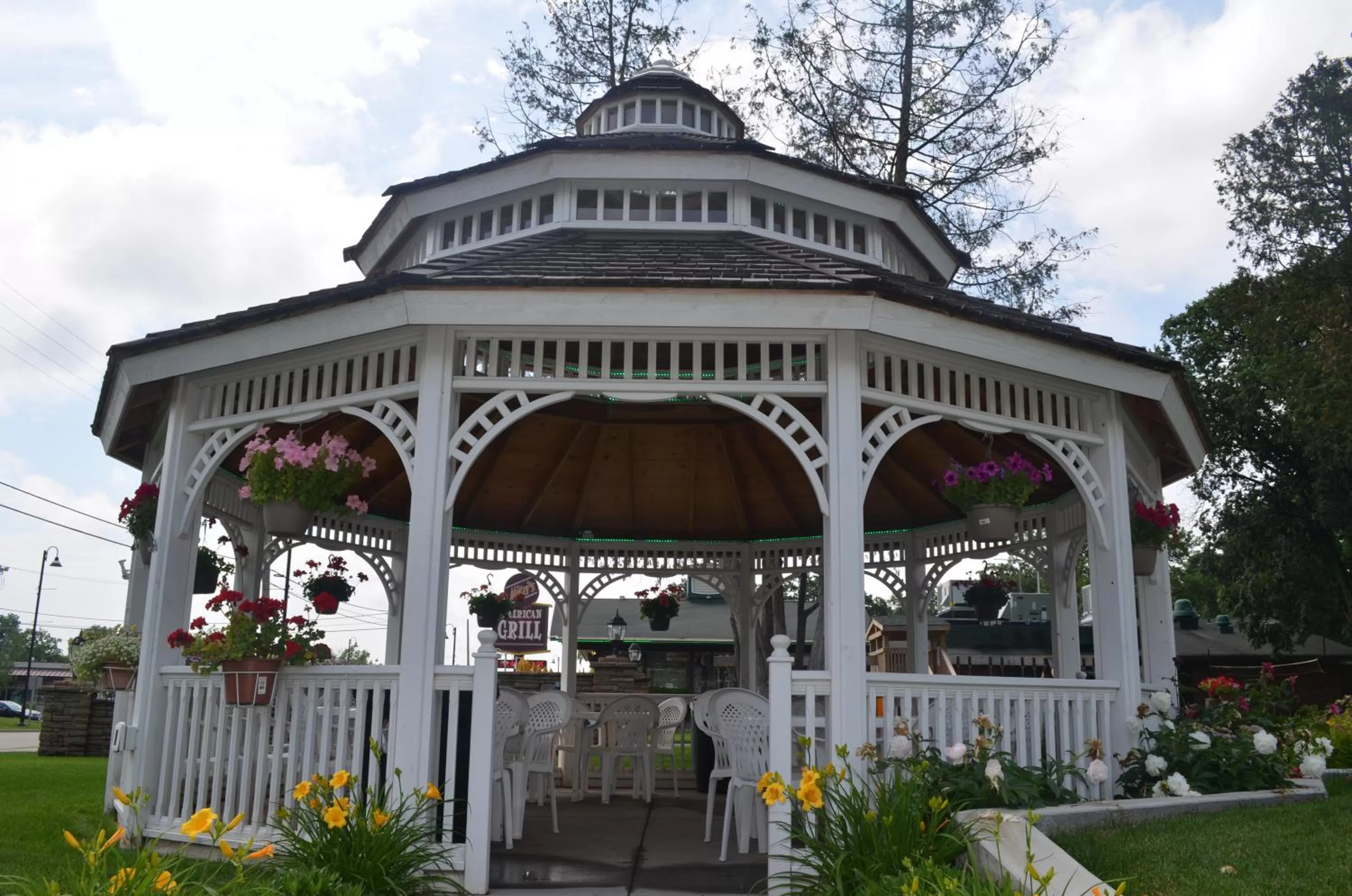 Patio in Amber's Inn and Suites